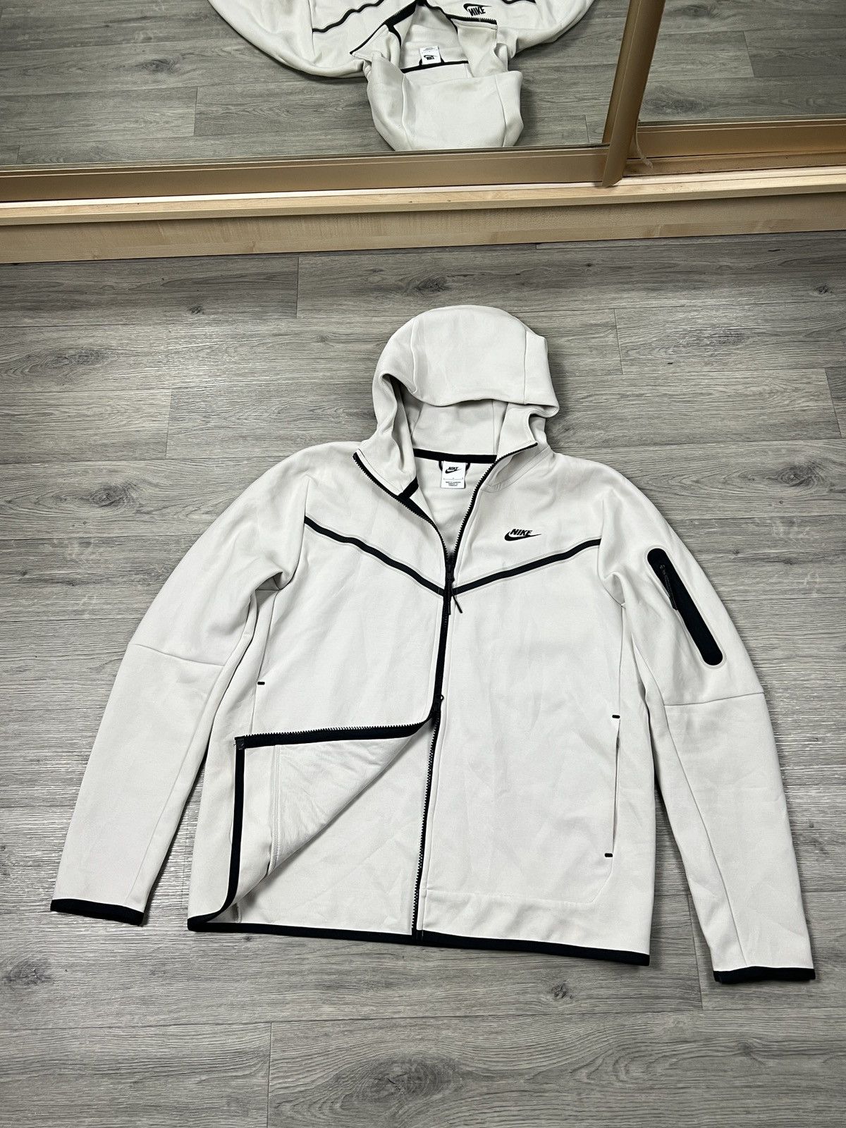 Nike NIKE NSW TCH FLC HOODIE MENS SIZE L Size US L / EU 52-54 / 3 - 2 Thumbnail