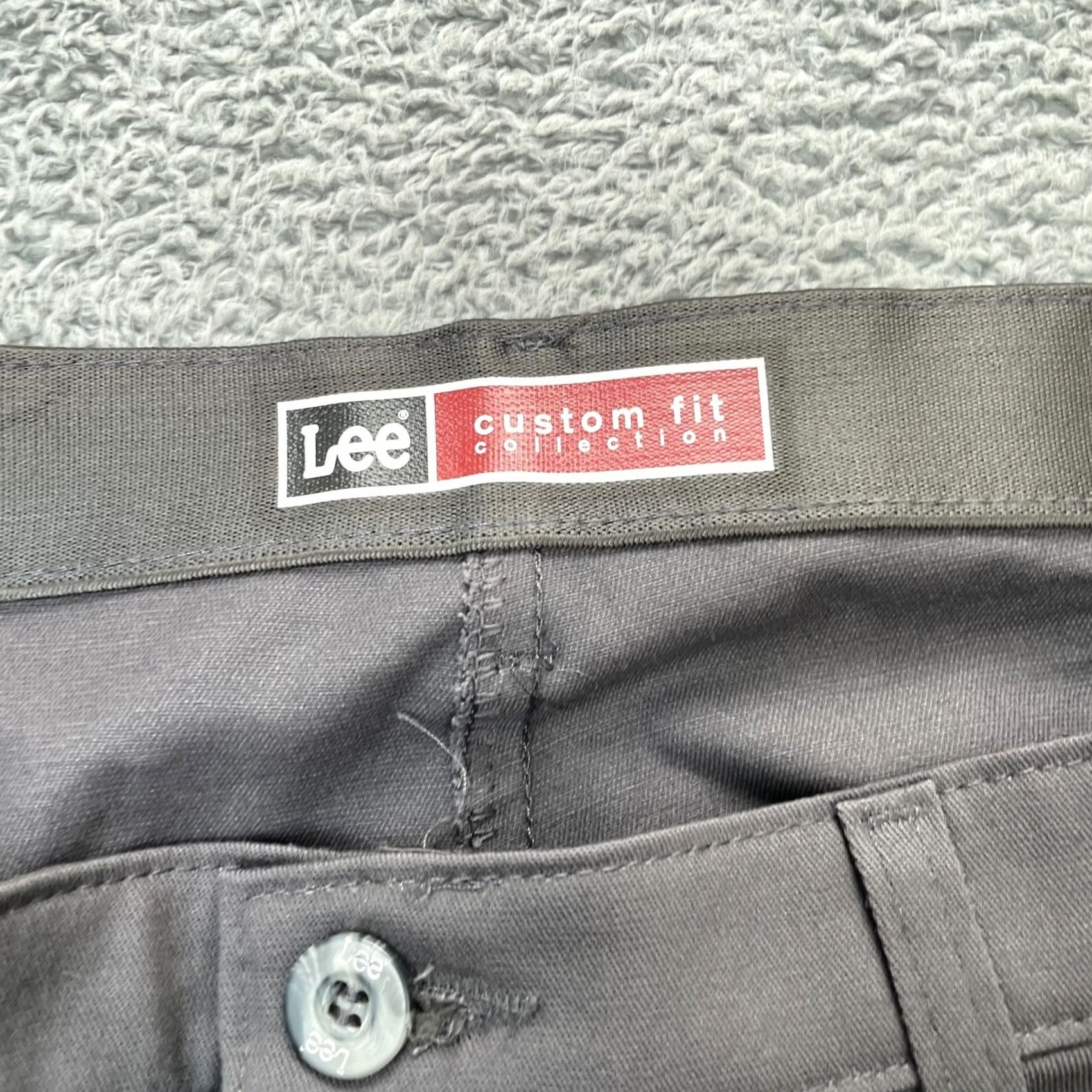 Lee Lee Pants Mens 50x32 Gray Chino Relaxed Fit Wrinkle Resistant Pleated Shirt? (Note: Original is pants, not shirt) Size US 34 / EU 50 - 3 Thumbnail