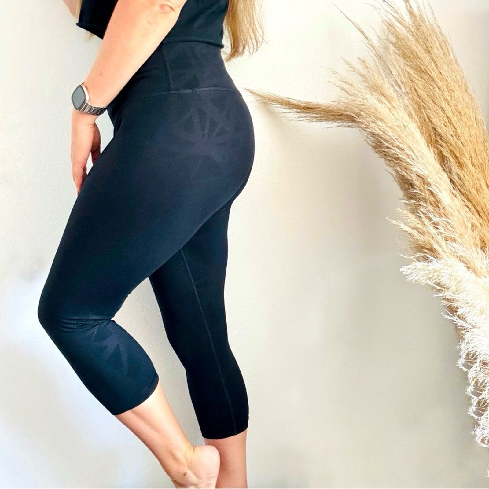 Old Navy OLD NAVY Blue Print $48 High Rise Crop Leggings Capri Gym L Size 32" / US 10 / IT 46 - 2 Thumbnail