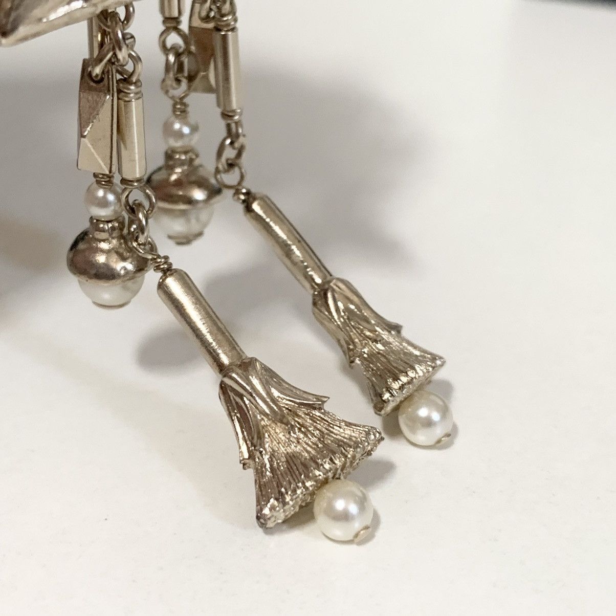 Chanel Chanel gold king dangly Pearl charm earrings Size ONE SIZE - 8 Thumbnail