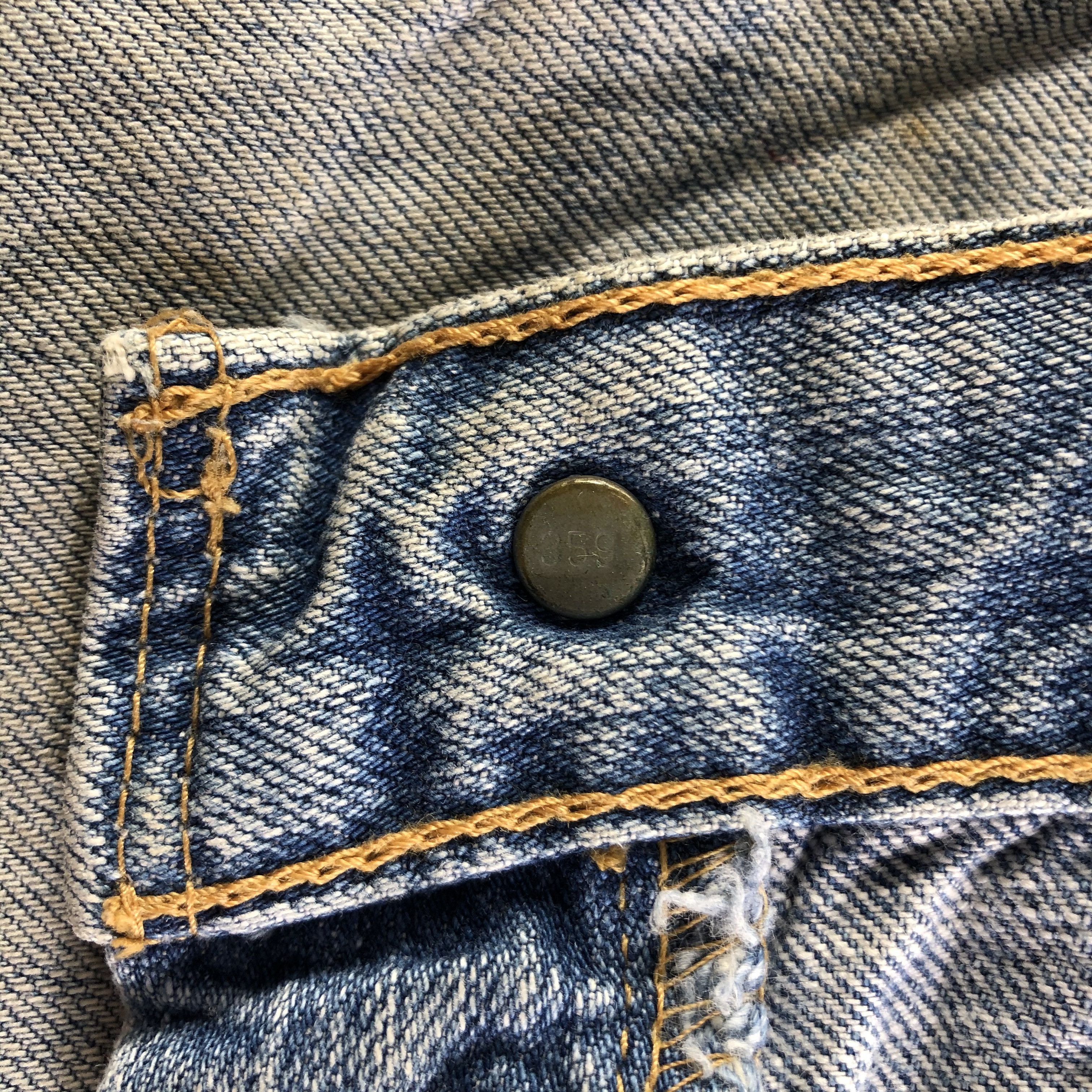 Levi's Vintage Levis 501 Jeans Ripped Denim KJ3110 Size US 32 / EU 48 - 9 Thumbnail