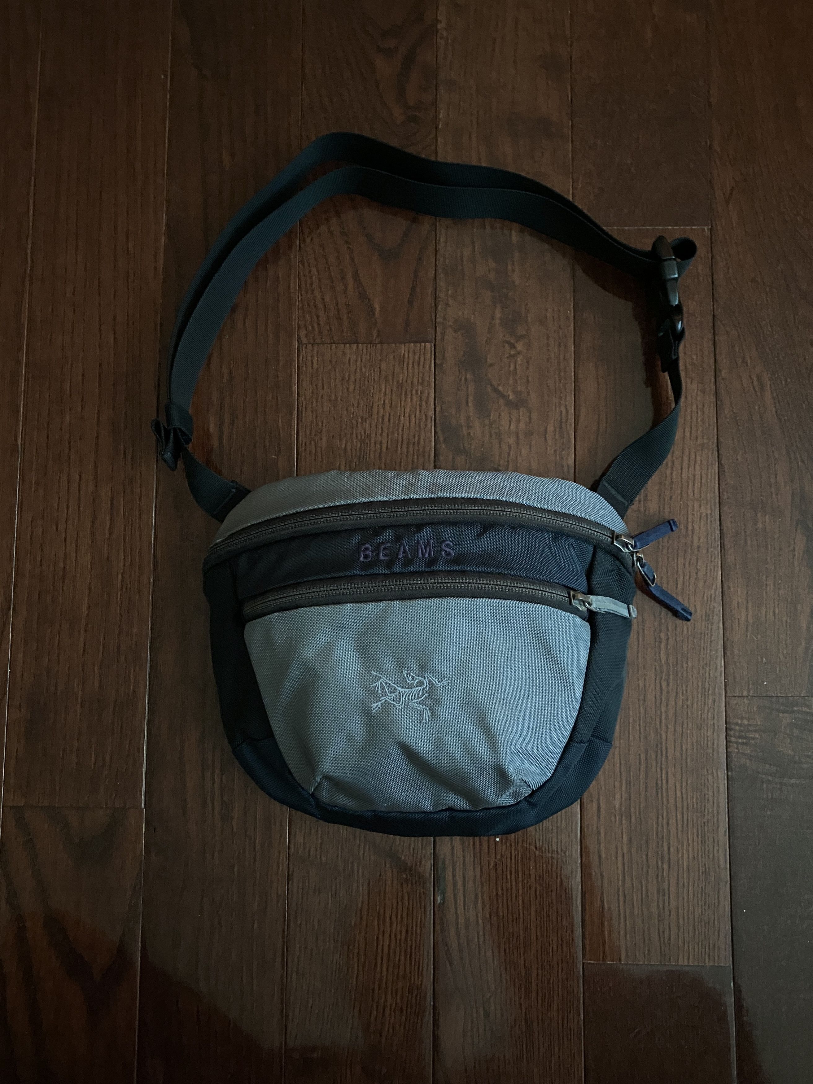 【廃盤カラー 美品】ARCTERYX maka2 Body Bag 美品】ARC'TERYX アークテリクス マカ2 MAKA2 初期型 廃盤 赤×紫
