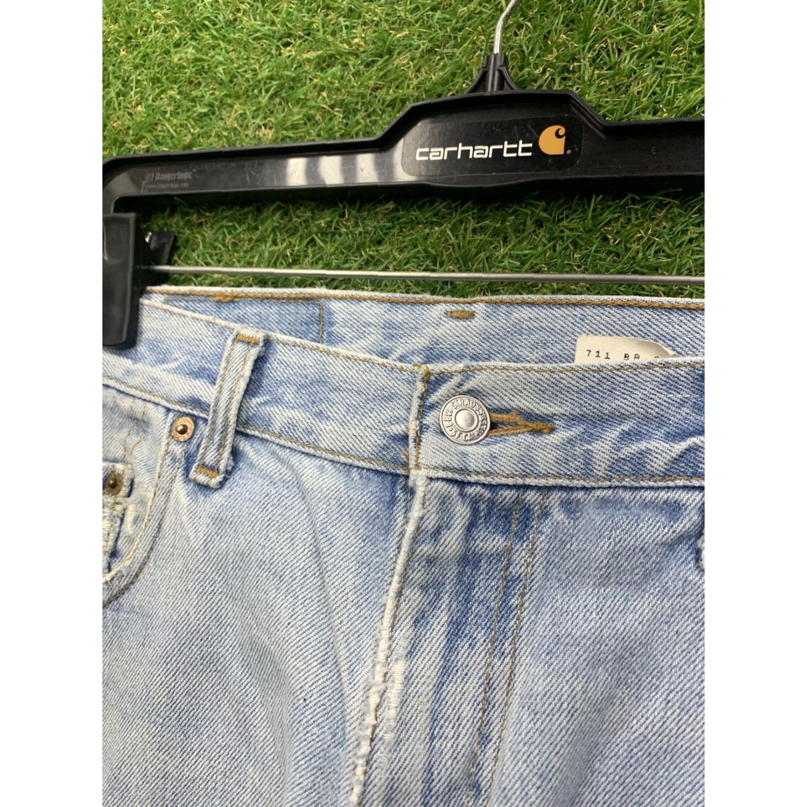 Levi's VINTAGE Levi's 560 Jeans Mens 33x30 Tapered Loose Fit Denim Made in USA 90s Retro Size US 33 - 7 Thumbnail