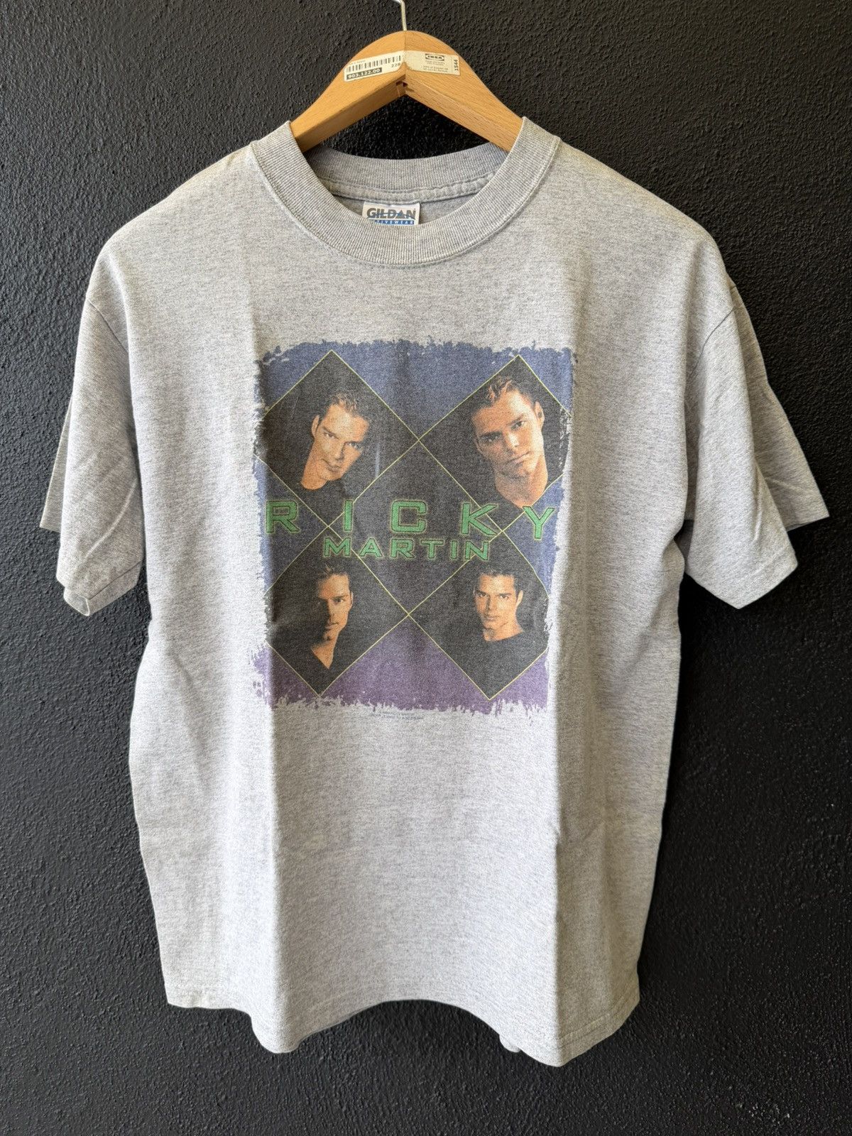 Band Tees Vintage 90s / Y2K Ricky Martin Graphic T-Shirt (Gildan Tag) Size US S / EU 44-46 / 1 - 1 Thumbnail