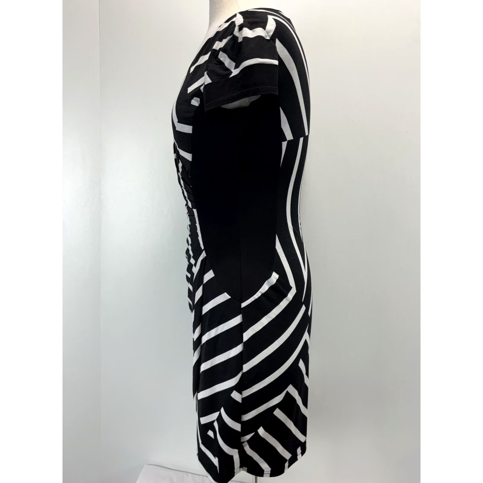 Joseph Ribkoff Joseph Ribkoff Ruched Faux Wrap Dress Womens 8 Sheath Black White Stripe Stretch Shimmer Knee Length V-Neck 3/4 Sleeve Pullover Party Cocktail Size M / US 6-8 / IT 42-44 - 2 Thumbnail