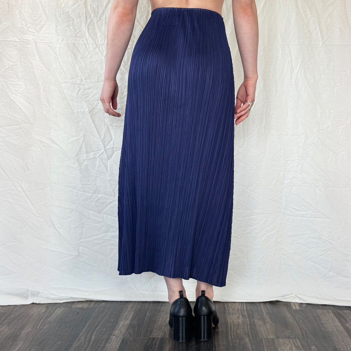 Issey Miyake × Pleats Please Issey Miyake Pleats Please Navy A-Line Midi Skirt Size 27" / US 4 / IT 40 - 5 Thumbnail