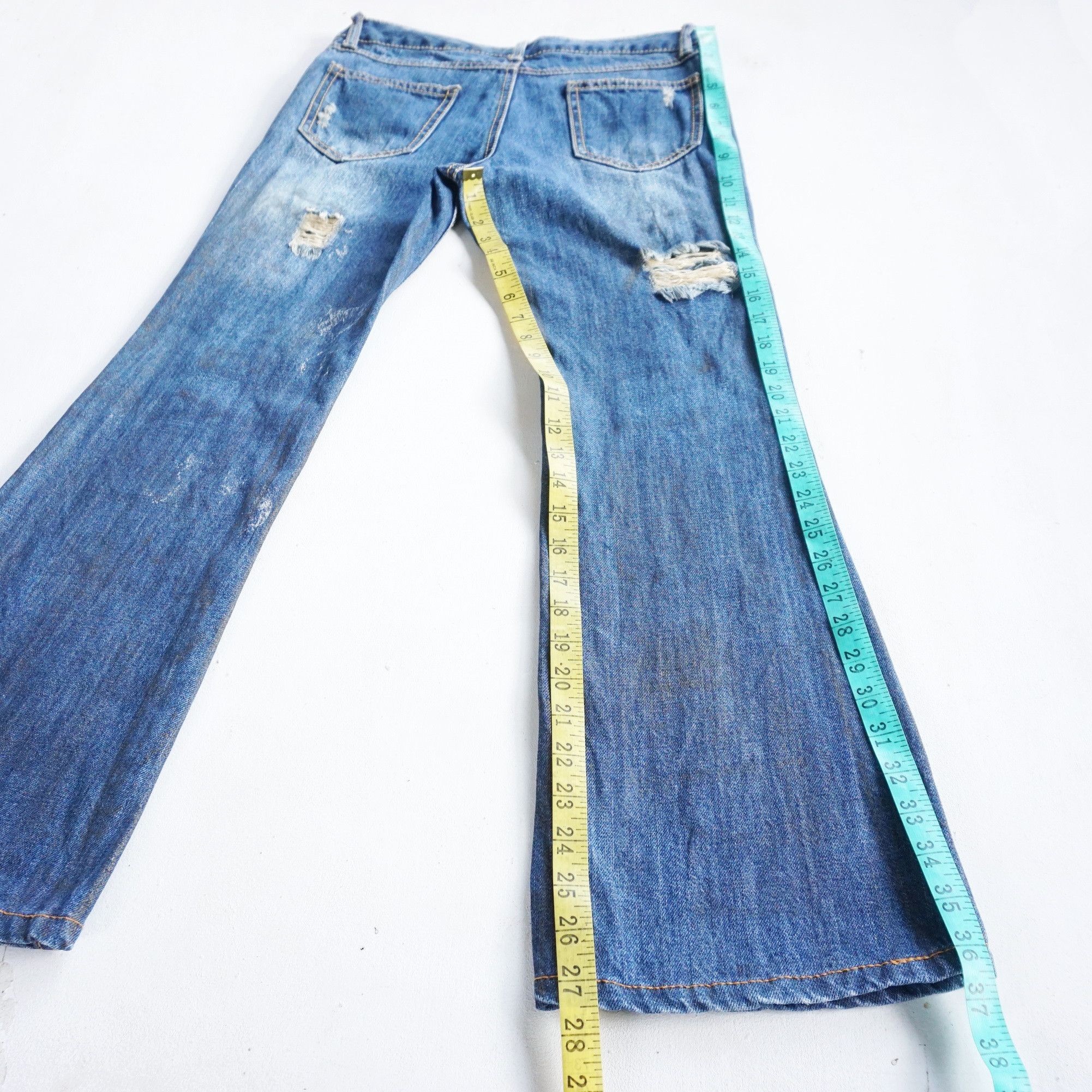 Japanese Brand Low Rise Ripped Dirty Look Flare Jeans Japanese Brand Size 27" / US 4 / IT 40 - 16 Thumbnail