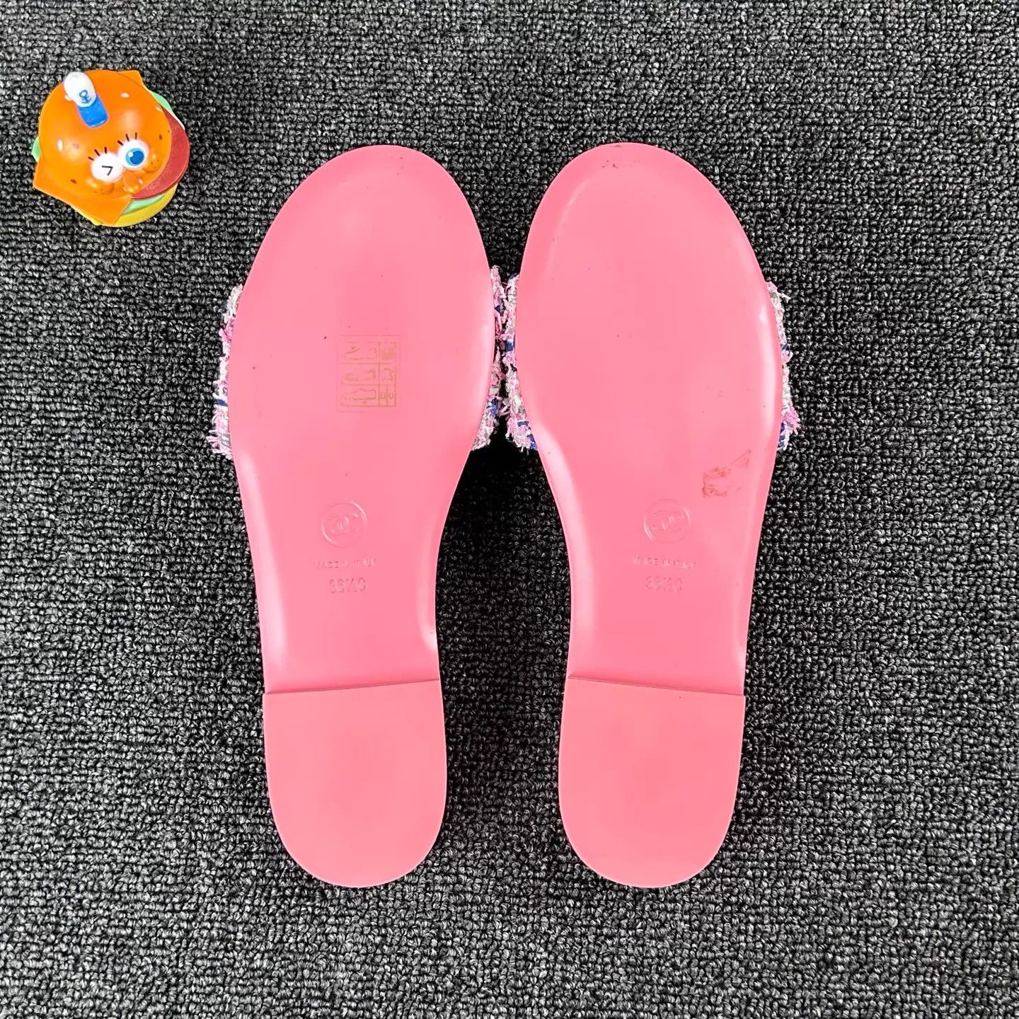 Chanel Chanel 23P Pink Woven Tweed Slides 36.5 Size US 6 / IT 36 - 6 Thumbnail