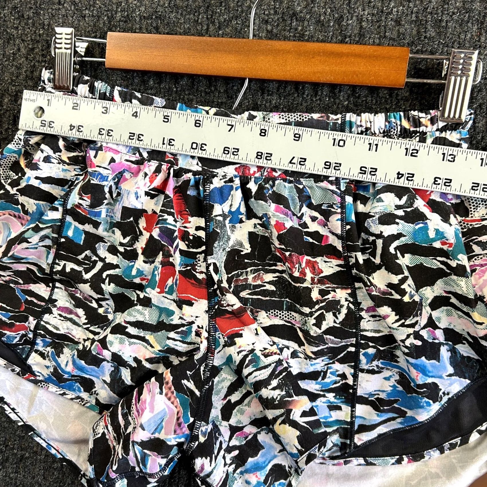 Lululemon Lululemon Hotty Hot Shorts 4” Inseam 8 Multi Color Athleisure Women Size 30" / US 8 / IT 44 - 7 Thumbnail