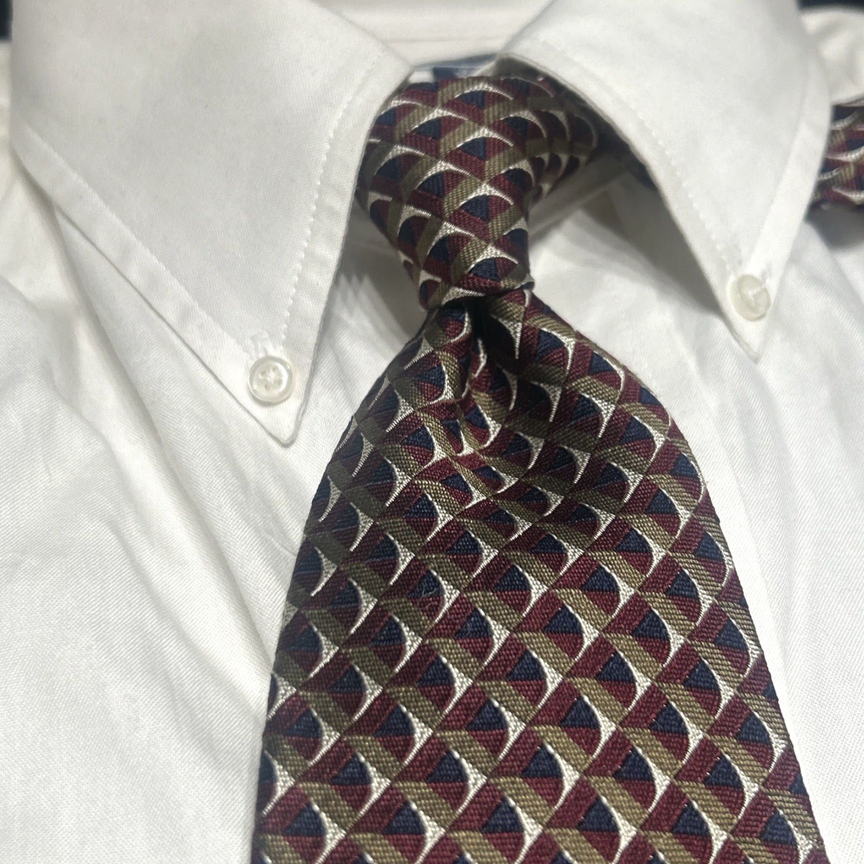 Vintage FERRELL REED Tie Men 100% Silk Red Navy Silver Abstract Design Classic 57-60 in USA Size ONE SIZE - 2 Thumbnail