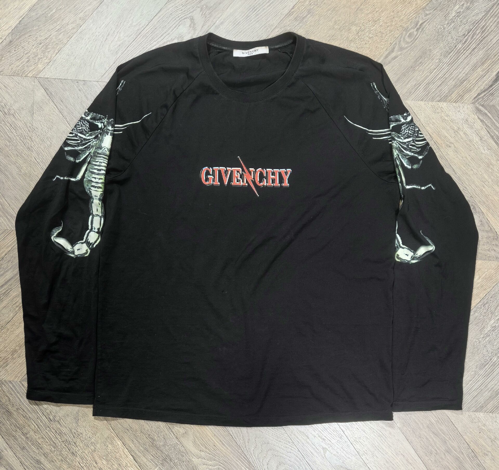 Givenchy givenchy rock logo long sleeve t-shirt Size US L / EU 52-54 / 3 - 1 Thumbnail