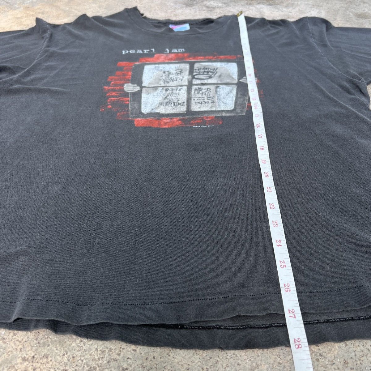 Band Tees Vintage 90s Pearl Jam Window Pain Tee XL Thrashed Sun Faded Size US XL / EU 56 / 4 - 20 Thumbnail