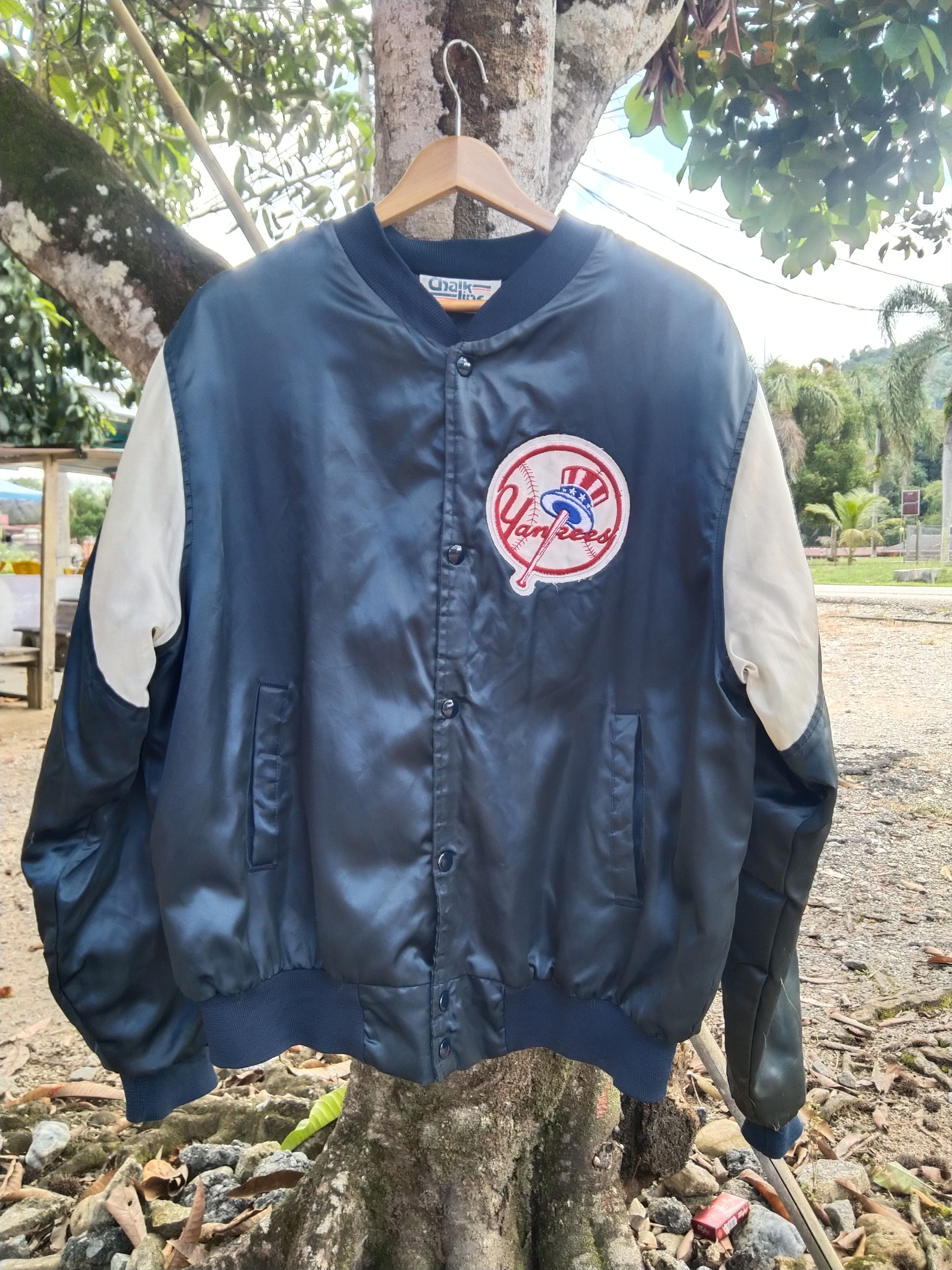 MLB × Vintage NEW YORK YANKEES CHALK LINE SATIN BOMBER JACKET SPELL OUT Size US L / EU 52-54 / 3 - 2 Thumbnail