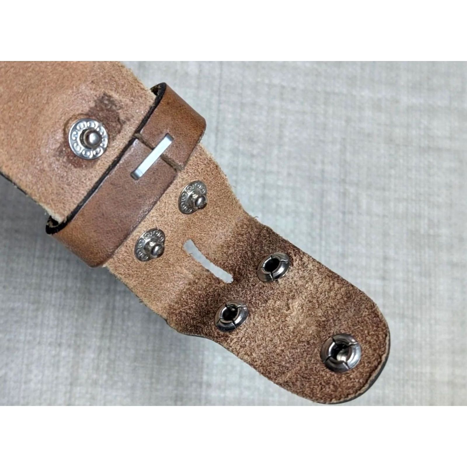 Vintage VINTAGE handcrafted western belt Tooled cowhide leather 40 America cowboy buckle snaps Harley brown Mens Belt 1-3/8" Western 40 Size 40 - 5 Thumbnail