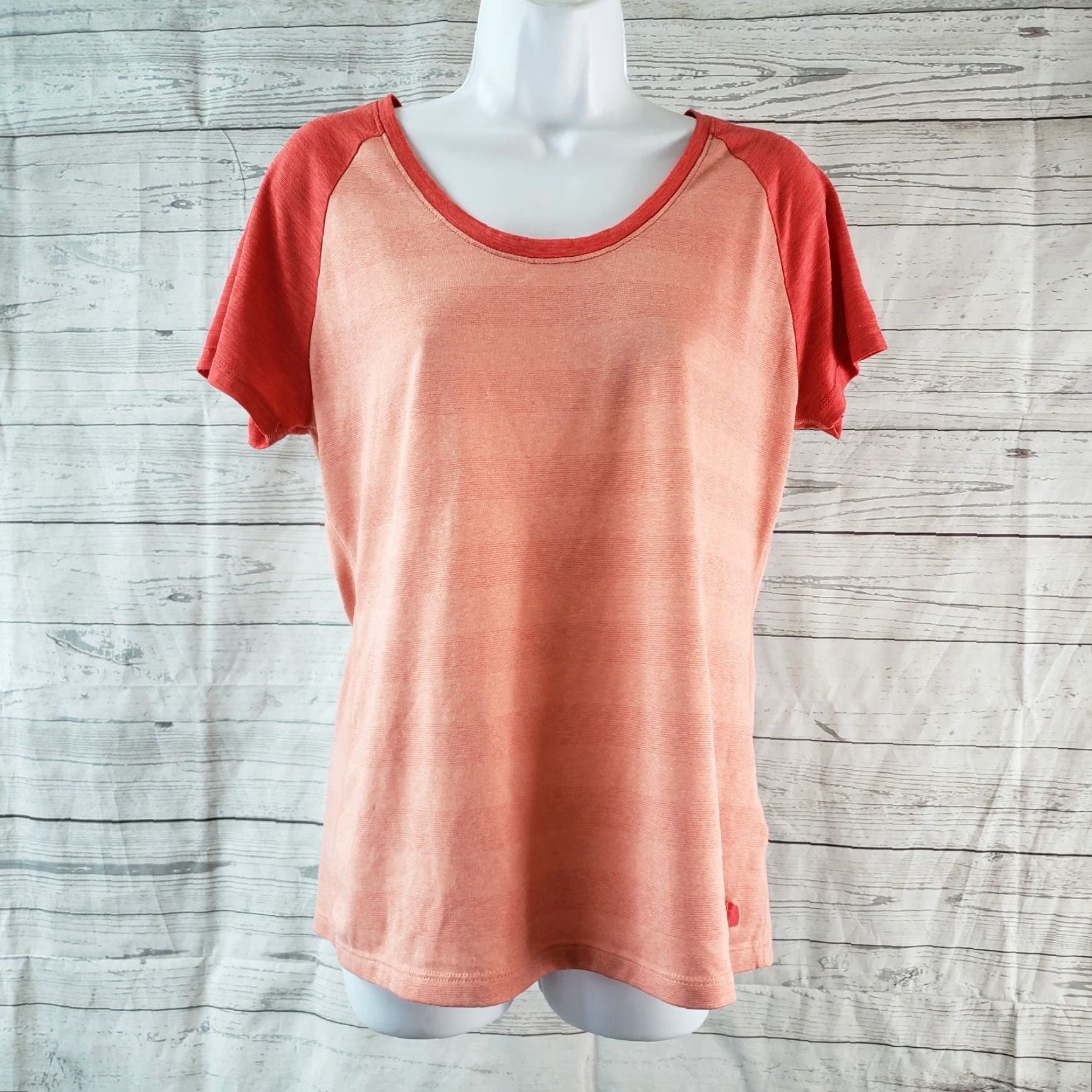 The North Face The North Face Womens FlashDry Tee Pink Short Sleeve Large Size L Size 36" / US 14 / IT 50 - 2 Thumbnail