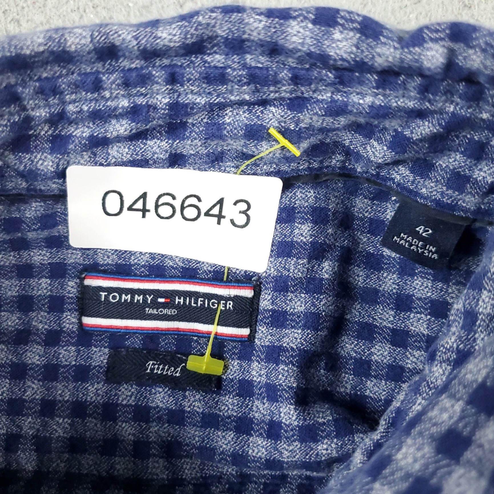 Tommy Hilfiger VINTAGE Tommy Hilfiger Dress Shirt Mens 14.5 Blue Check Long Sleeve Collared Button Up Business Casual Formal Winter Men Size 36R - 6 Thumbnail