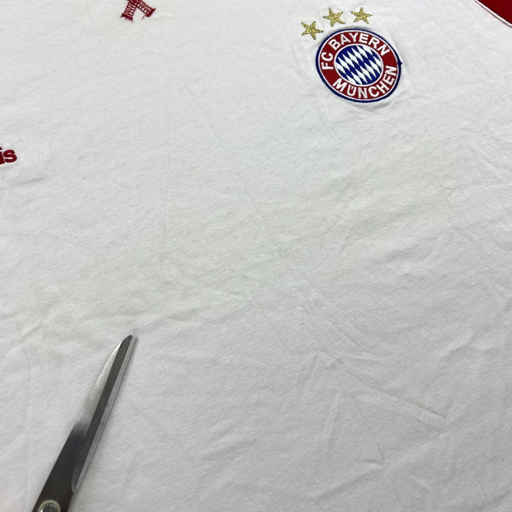 Adidas Bayern Munchen 2007 Training Football Jersey Adidas Mens XL Short Sleeve Multicolor Moisture Wicking Quick Dry Activewear Casual Jersey Mens XL Adidas Size US XL / EU 56 / 4 - 6 Thumbnail