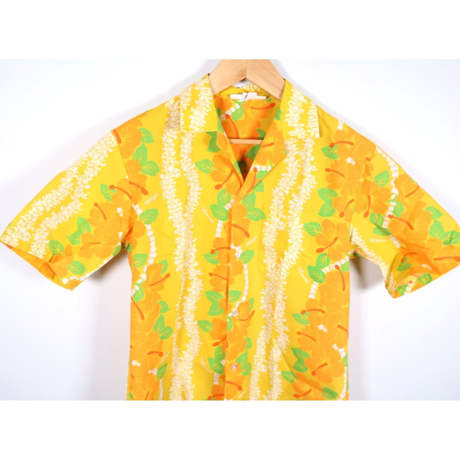 Vintage VINTAGE 80s Hawaiian Camp Collar Shirt Men's M Yellow Floral Lei Pattern VTG Size US M / EU 48-50 / 2 - 4 Thumbnail