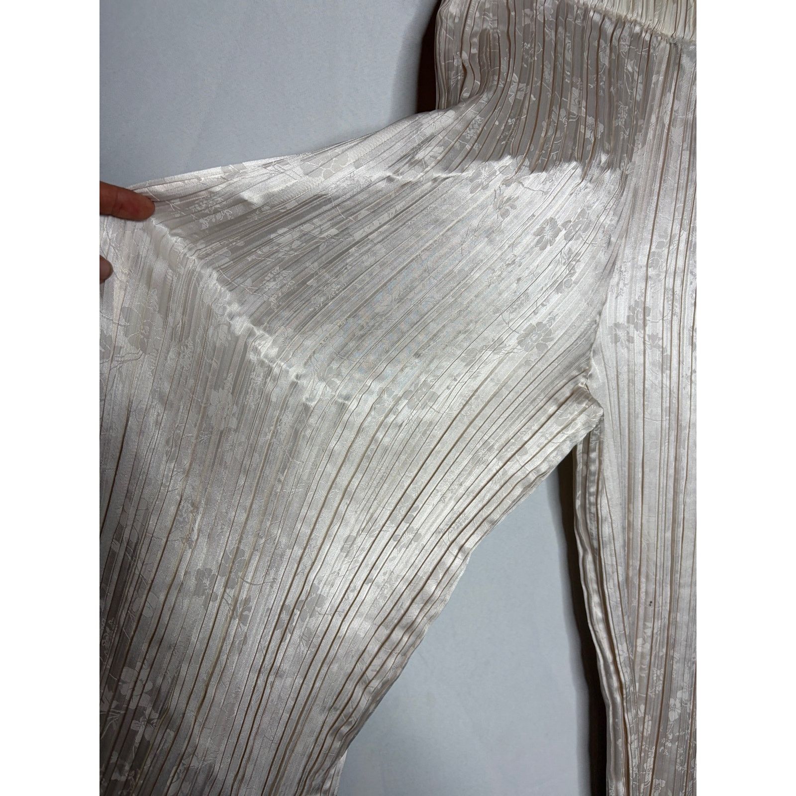 forte_forte Forte Forte Plissé Satin Jacquard Pants in Perla sz ll US M Size 27" / US 4 / IT 40 - 12 Thumbnail