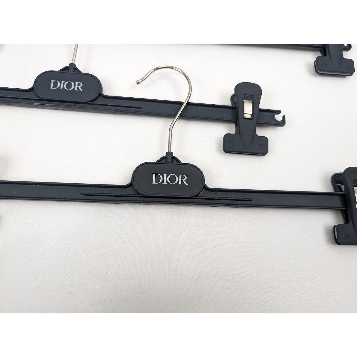 Dior o1rshd1 Size: OS / Hanger in Black Size ONE SIZE - 3 Thumbnail