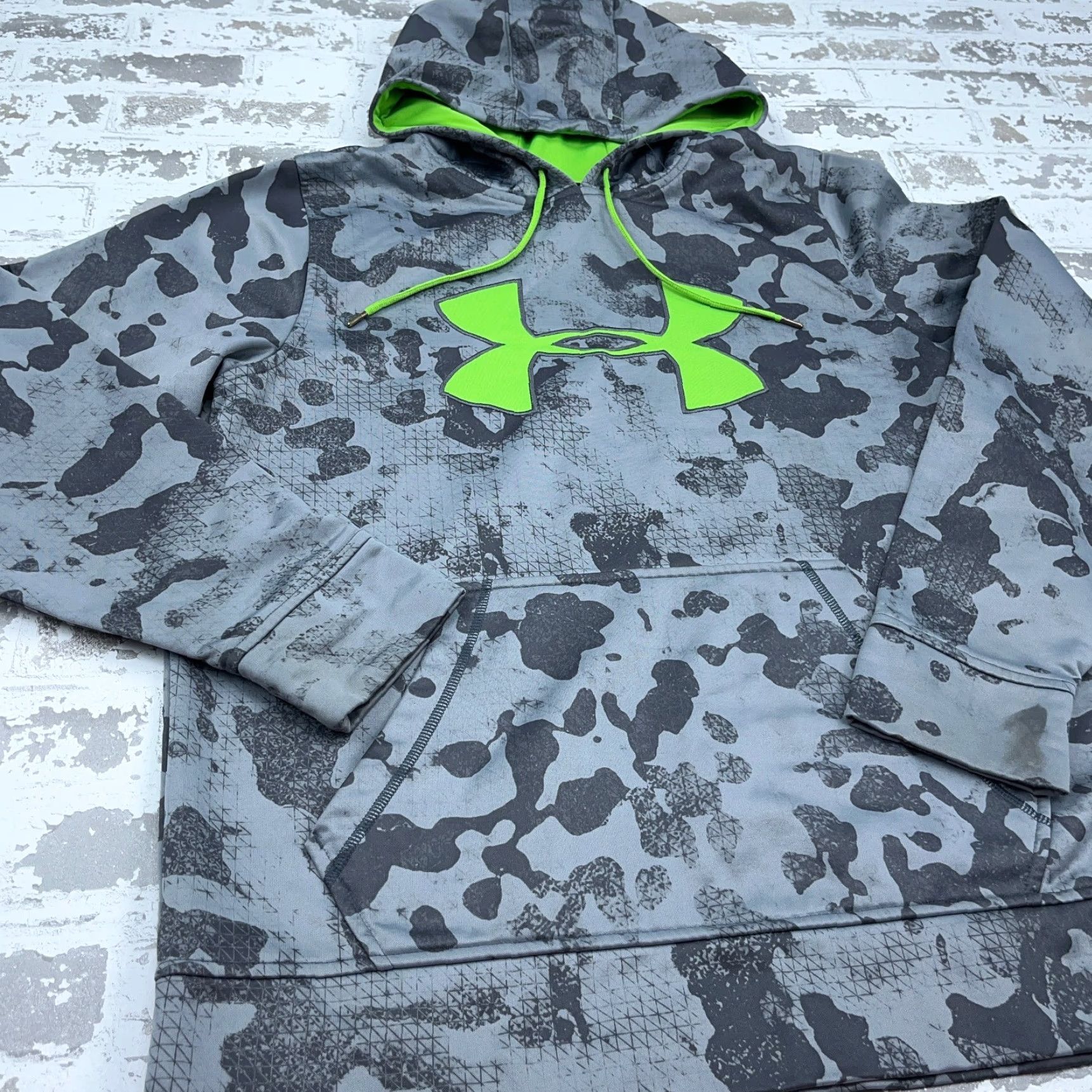 Under Armour Under Armour Hoodie Men Medium Camo Gray Green Sweatshirt Geometric Logo Pullover All Seasons Hooded Pocket Lightweight Regular Machine Washable Size US M / EU 48-50 / 2 - 3 Thumbnail