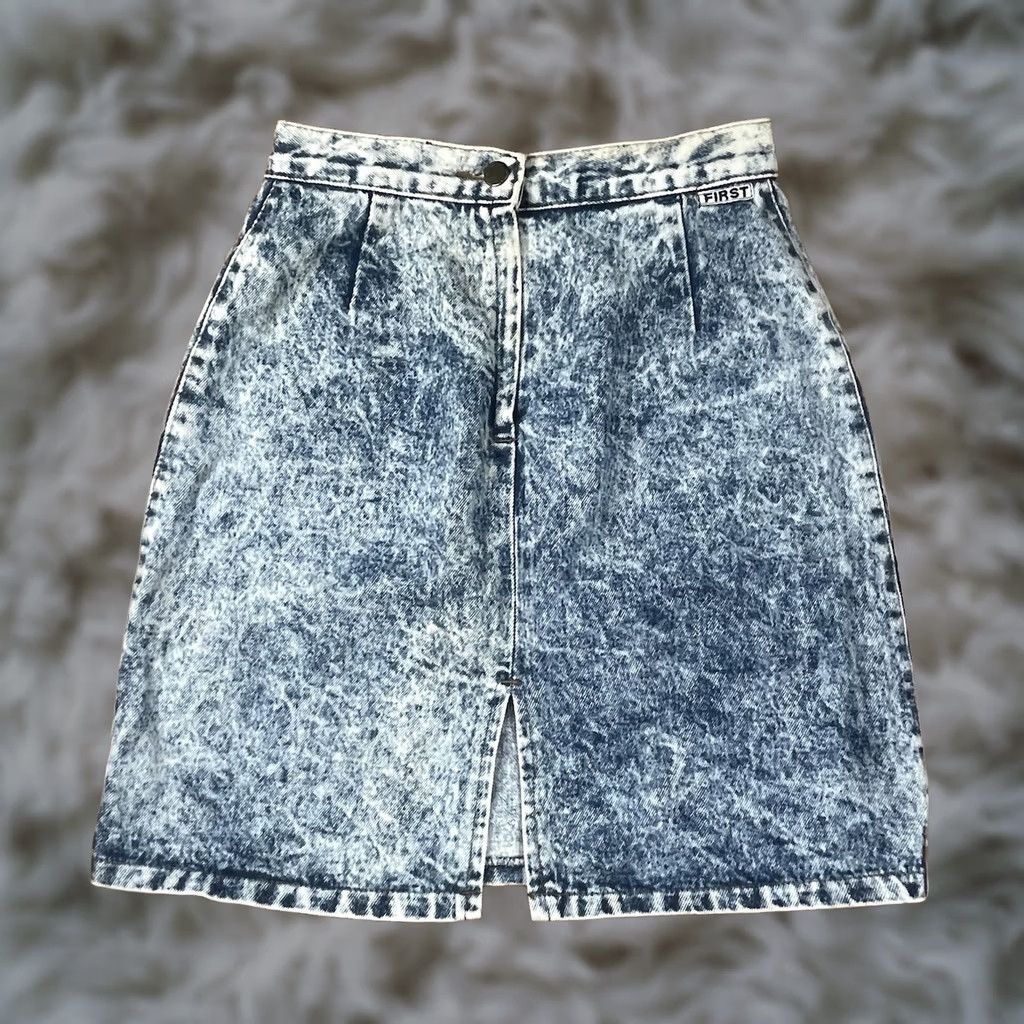 Vintage VINTAGE First Denim Skirt Women’s 7 Blue Wash Knee Length Straight & Pencil Skirt Womens 7 Blue Jeans Size 28" / US 6 / IT 42 - 1 Thumbnail