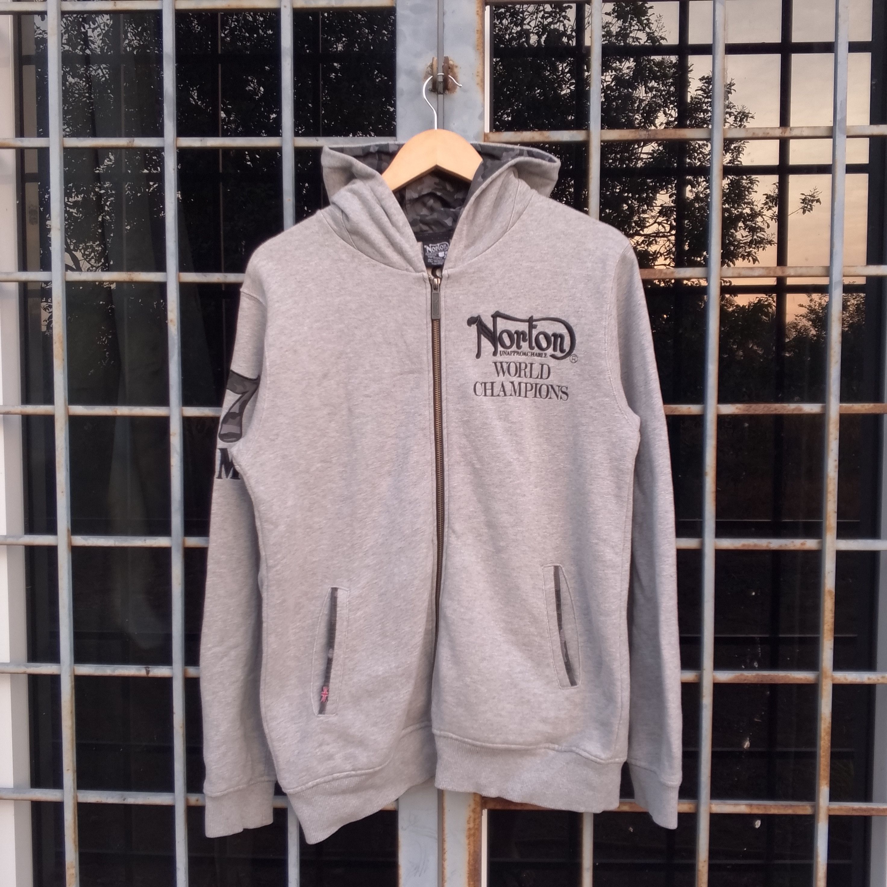 Norton Norton MotorcycleTTM International Zip Up Hoodie Size US M / EU 48-50 / 2 - 2 Thumbnail