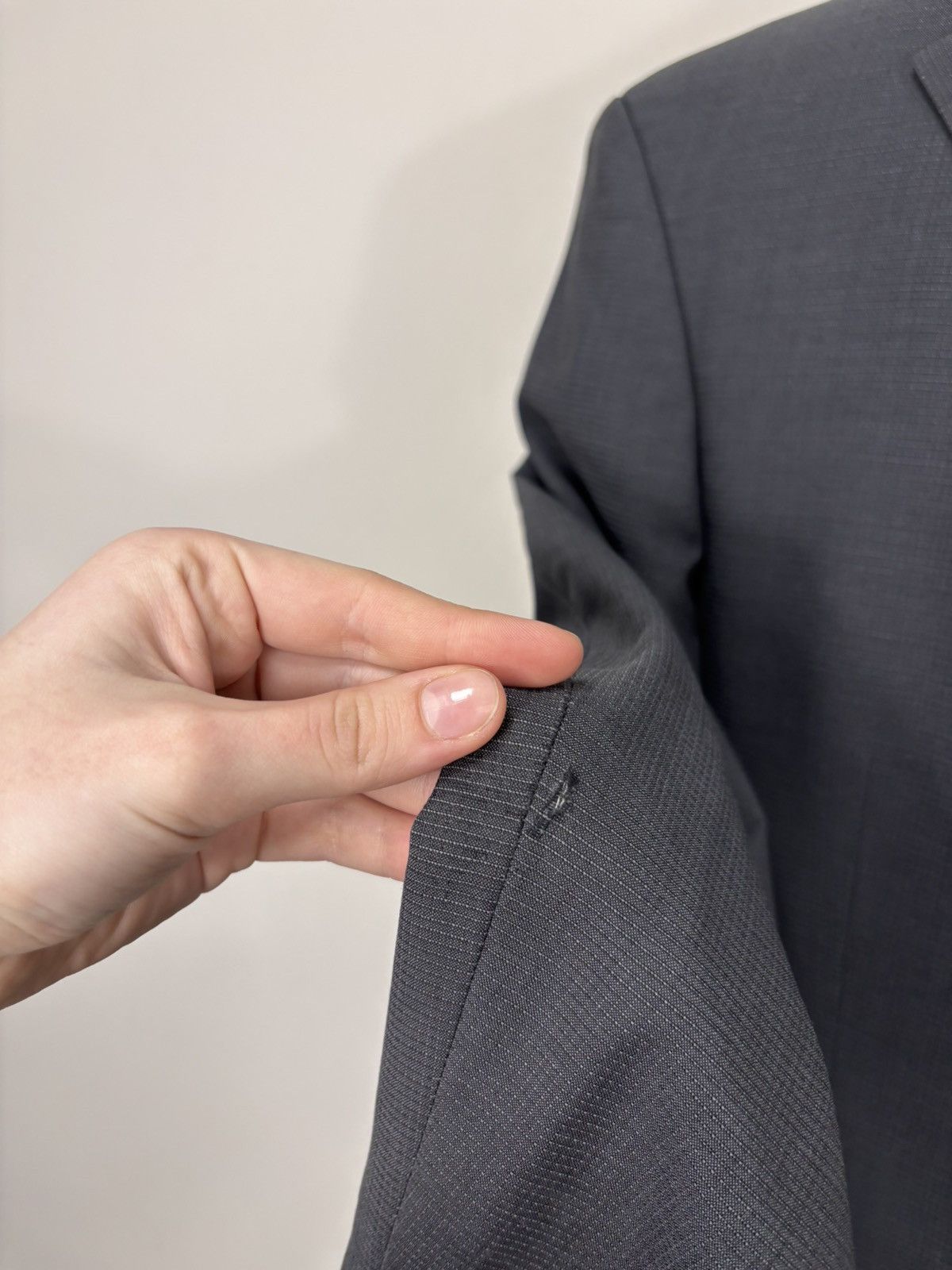 Hugo Boss Hugo Boss Men’s 2-Piece Textured Grey 120s Wool Suit Size 40R - 7 Thumbnail
