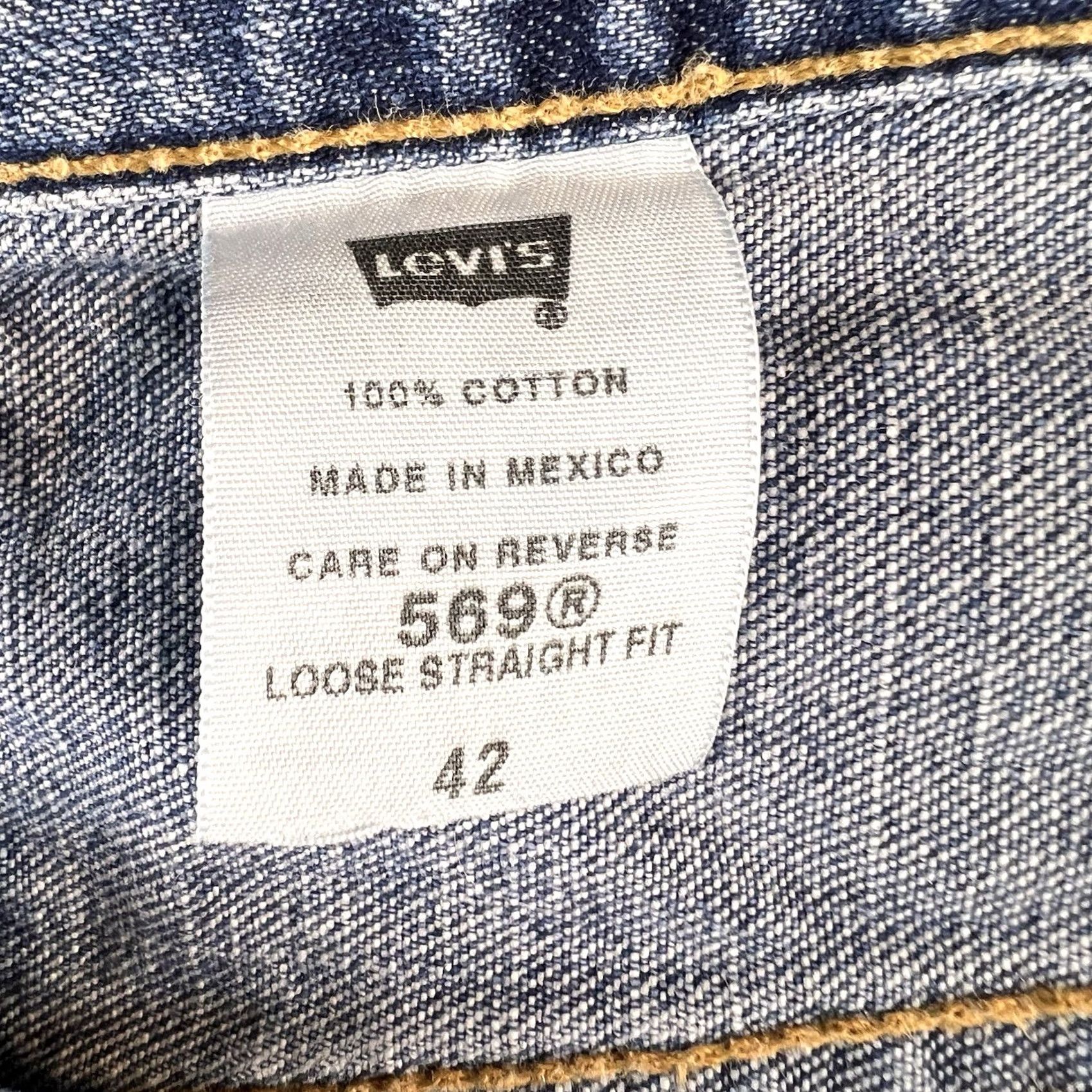 Levi's VINTAGE Levi's 569 Shirt? Denim Shorts Men 42 Distressed Y2K Baggy 5-Pocket Levi's Denim Shorts Men 42 Retro 90s Urban Hip Hop Skater Grunge USA Size US 42 / EU 58 - 4 Thumbnail