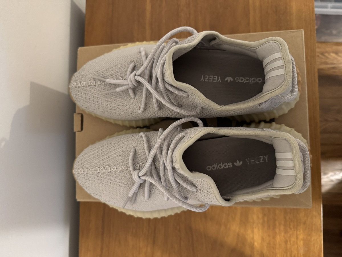 Adidas YEEZY BOOST 350 V2 Size US 11 / EU 44 - 5 Thumbnail