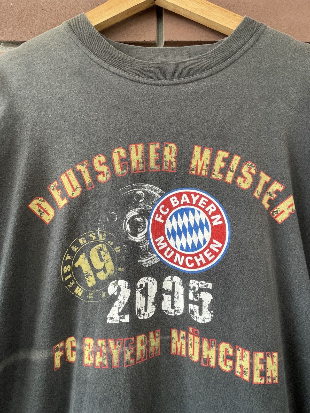 Vintage Vintage FC Bayern Munich 2005 Deutscher Meister T-shirt Size US S / EU 44-46 / 1 - 2 Thumbnail