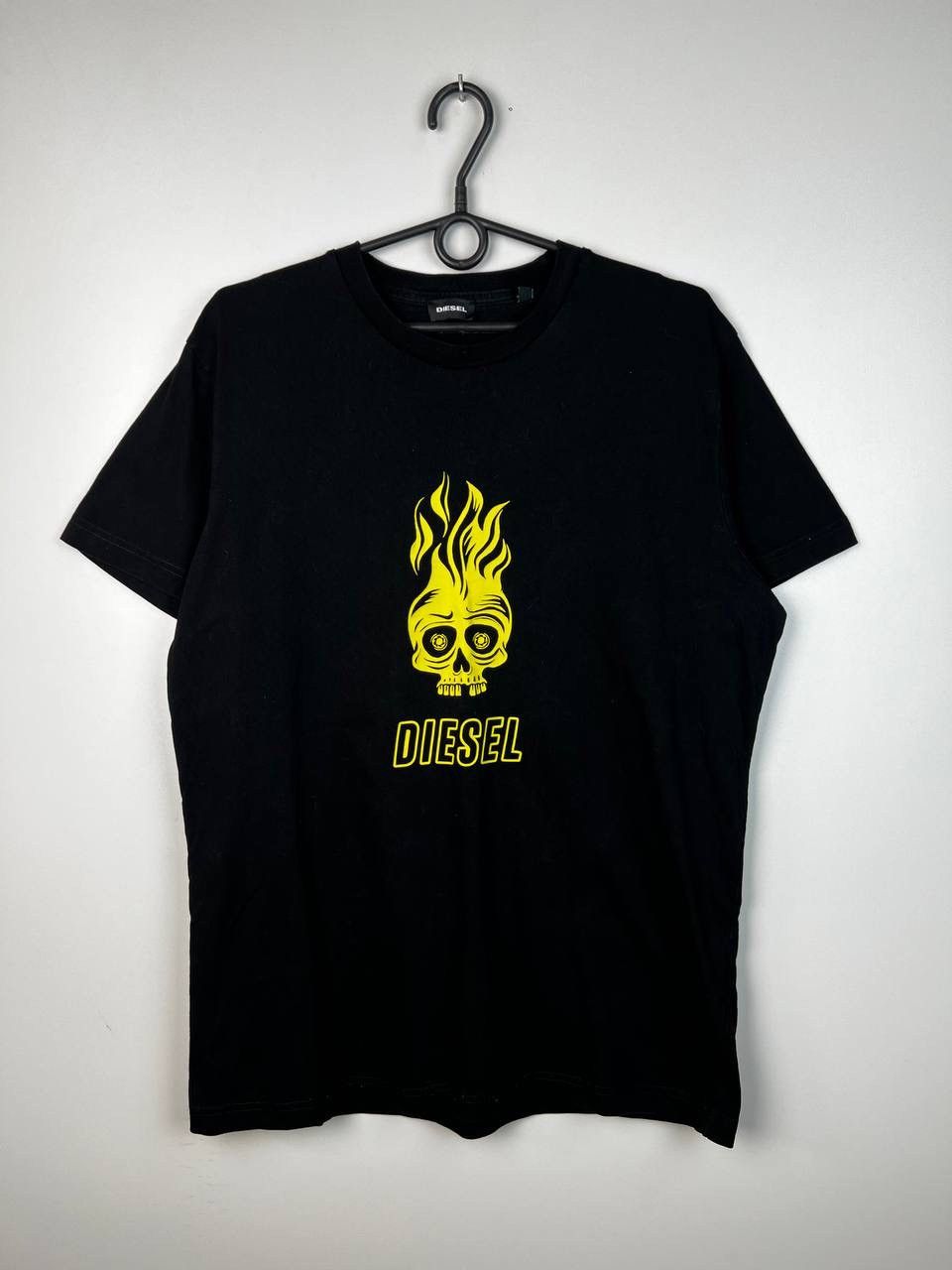Vintage Diesel Skulls luxury t-shirts size XL Size US XL / EU 56 / 4 - 1 Thumbnail