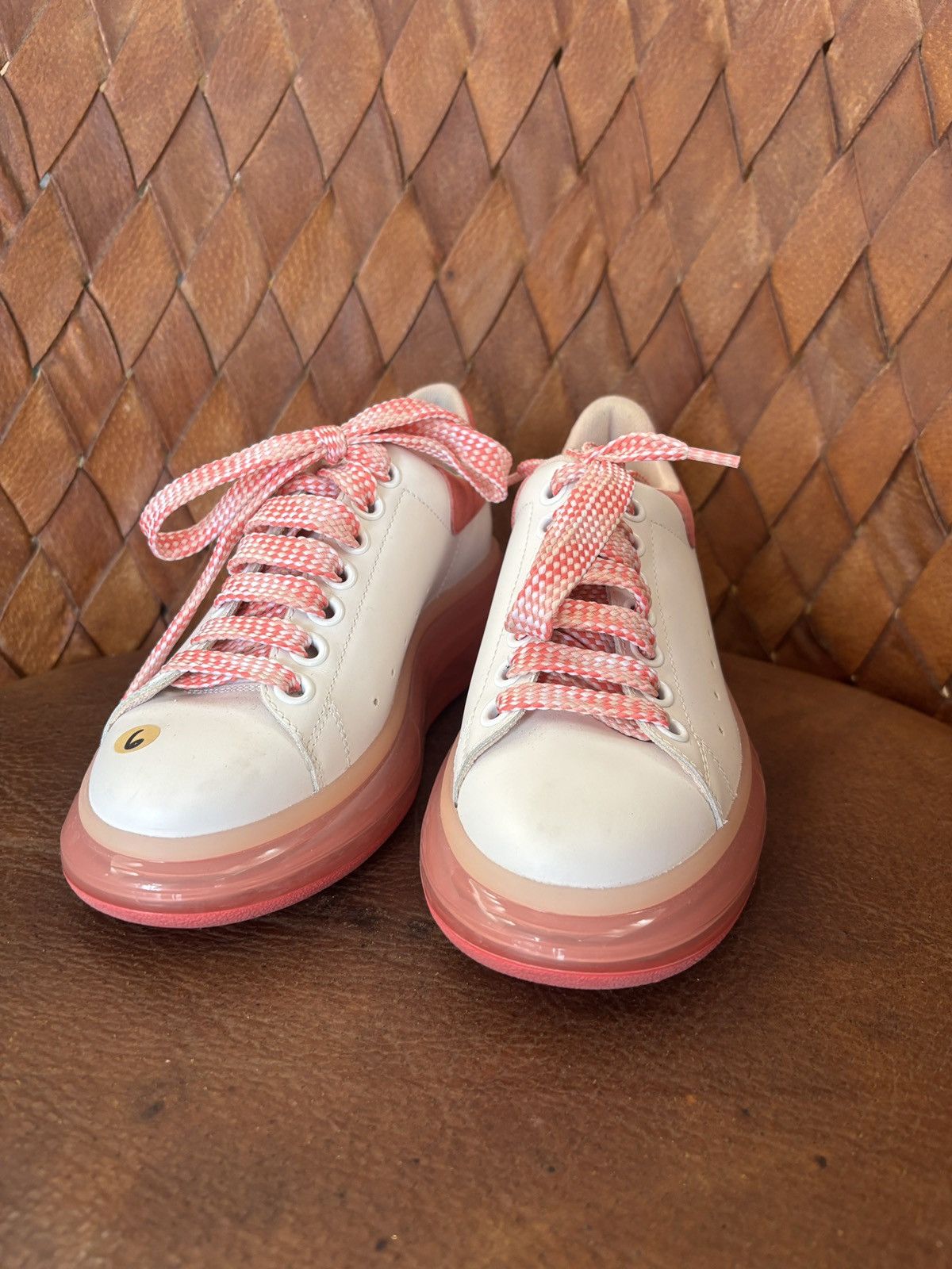 Alexander McQueen Alexander McQueen sneaker pink and white Size US 6 / IT 36 - 4 Thumbnail