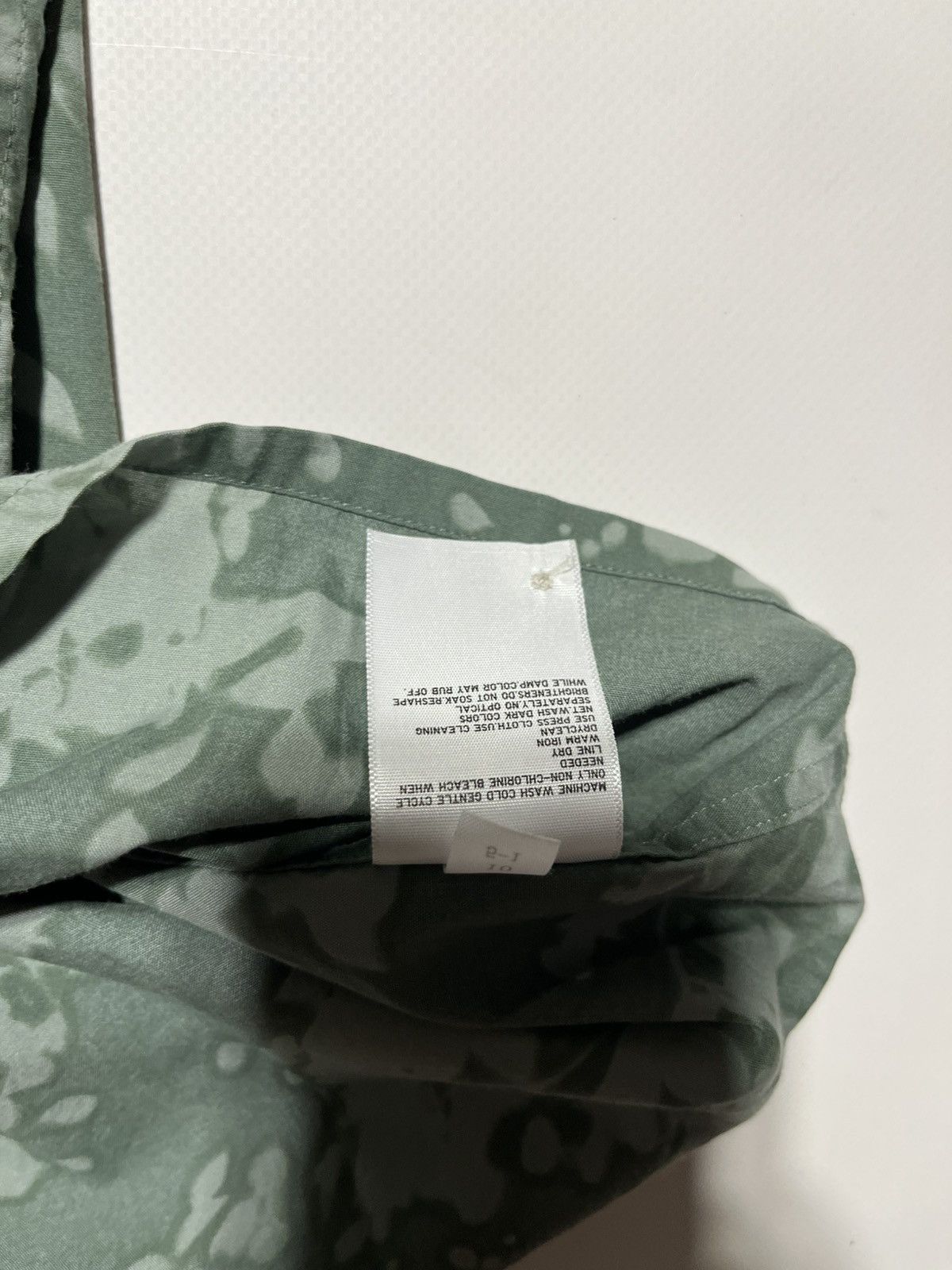 Uniqlo UNIQLO Flowered Hawaiian Shirt Relaxed Fit Size US L / EU 52-54 / 3 - 4 Thumbnail