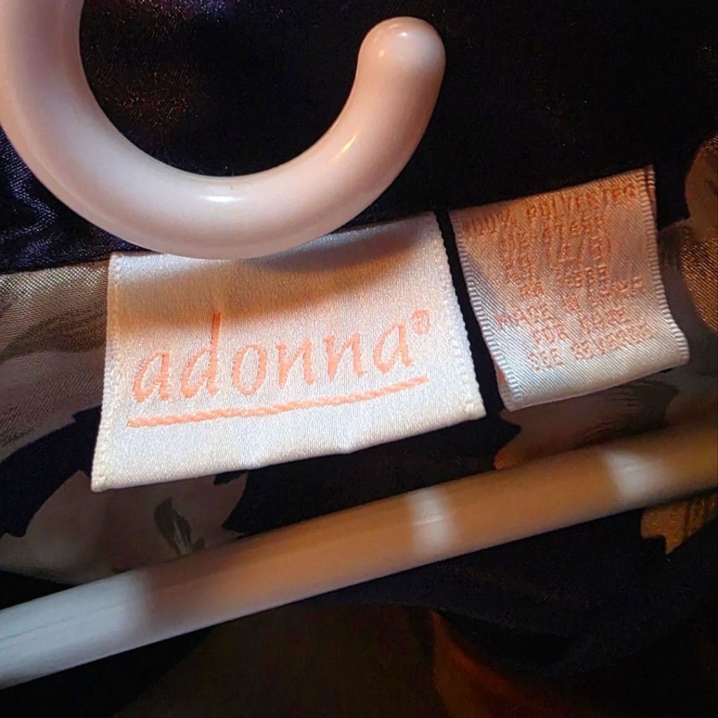 The Unbranded Brand Adonna Vintage Like New 3 Piece Pajama Set Size ONE SIZE - 10 Thumbnail