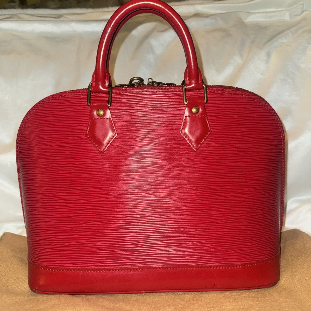 Louis Vuitton Louis Vuitton Alma Epi leather handbag Size ONE SIZE - 2 Thumbnail