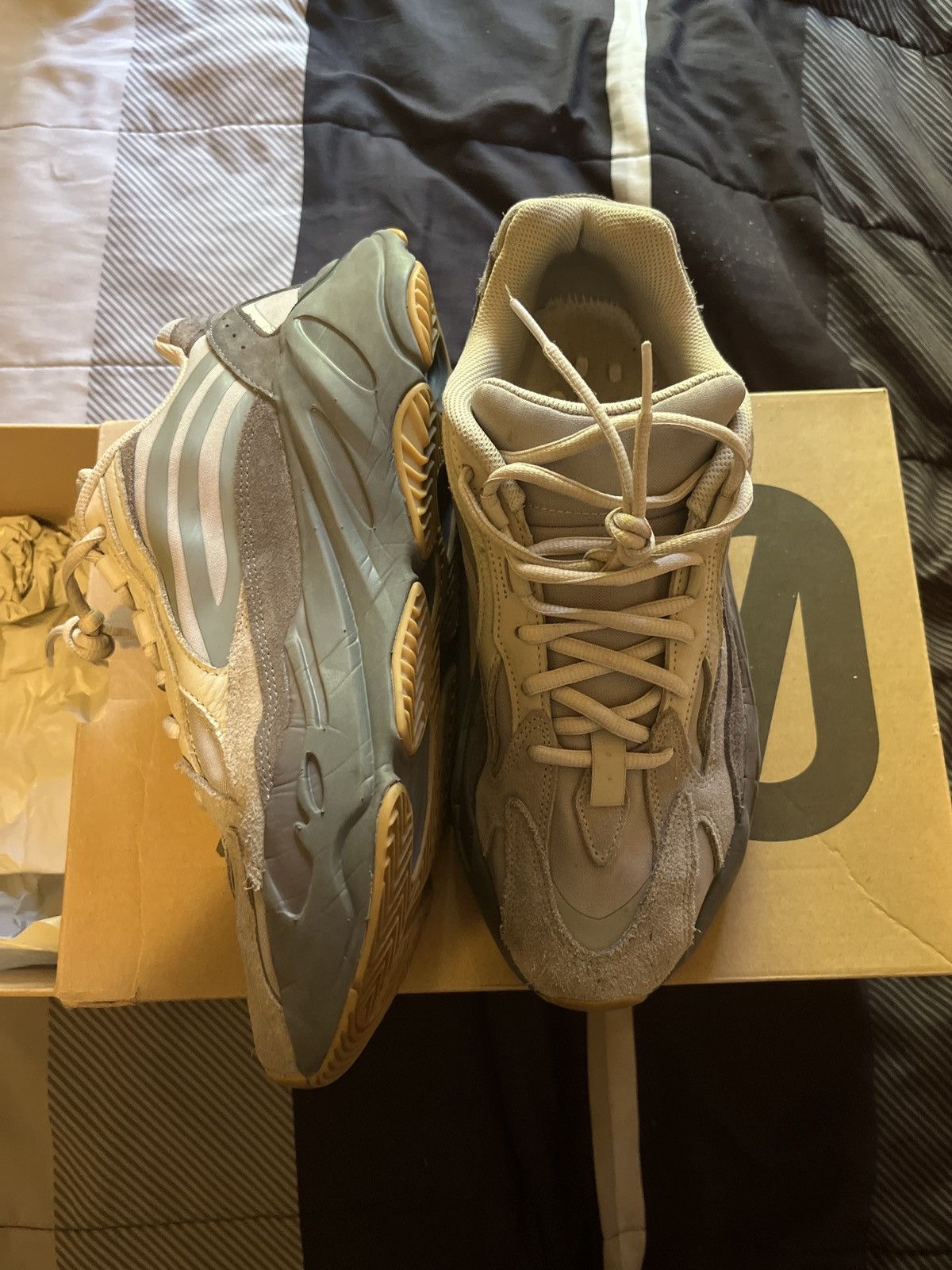 Yeezy Yezzy 700 v2 tephra Size US 11.5 / EU 44-45 - 6 Thumbnail