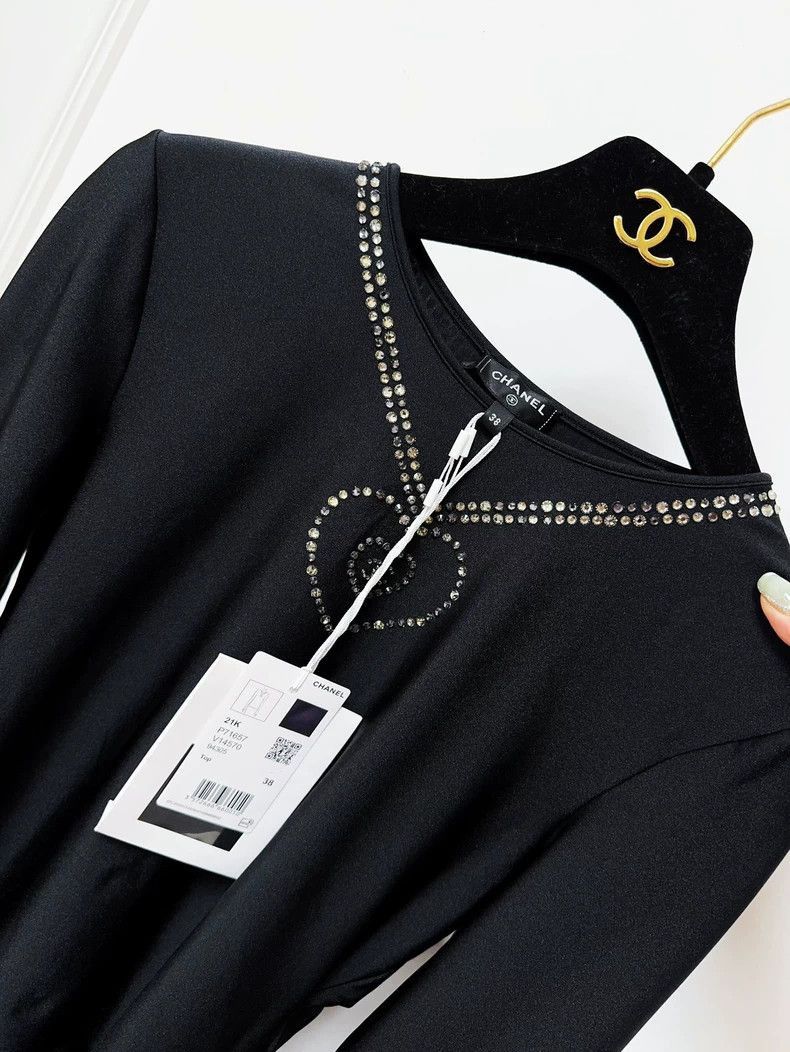 Chanel Chanel 21K Black Crystal Heart Long Sleeve Top Size M / US 6-8 / IT 42-44 - 6 Thumbnail