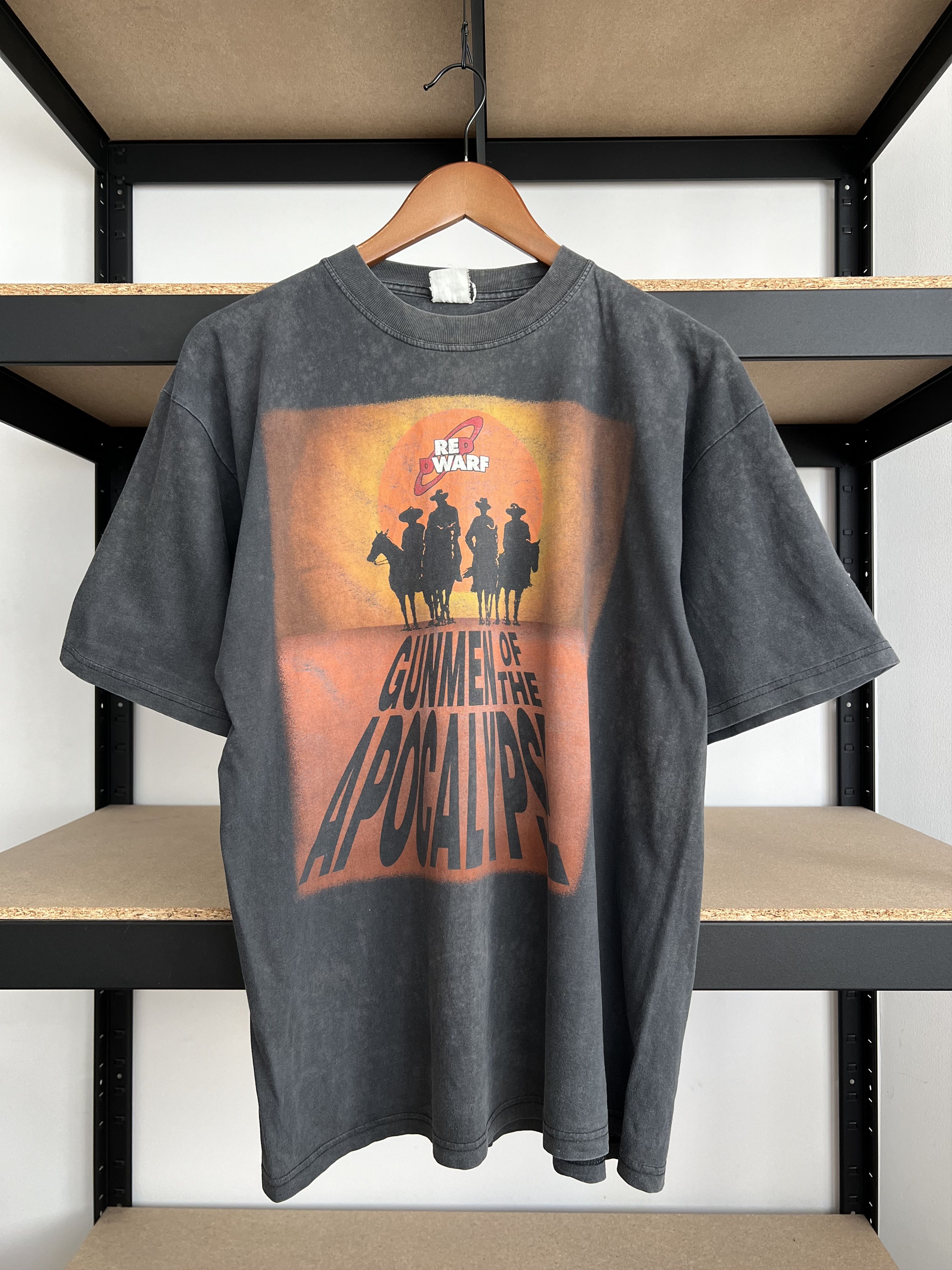 Vintage Vintage 90s Red Dwarf BBC Movie Black T-shirt Size US L / EU 52-54 / 3 - 1 Thumbnail