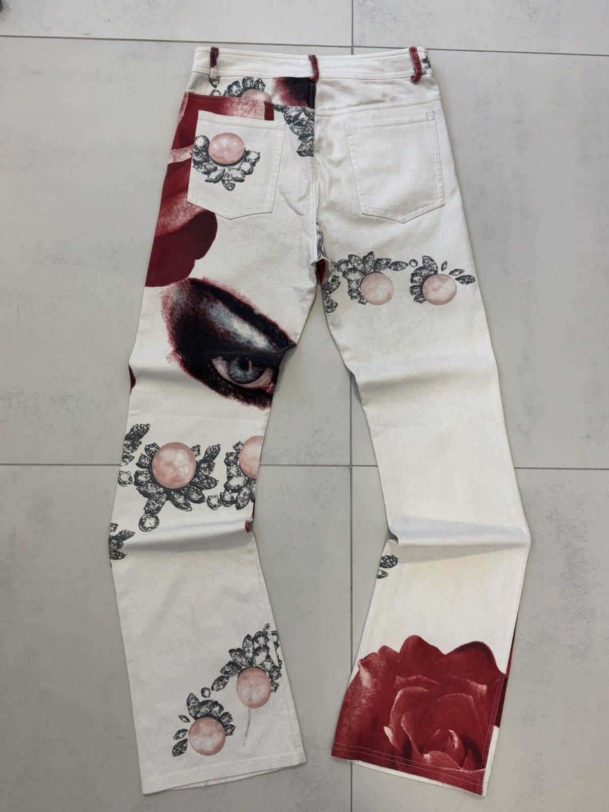 Alexander McQueen Alexander McQueen 90s Vintage Face Print Jeans Size 28" / US 6 / IT 42 - 2 Thumbnail
