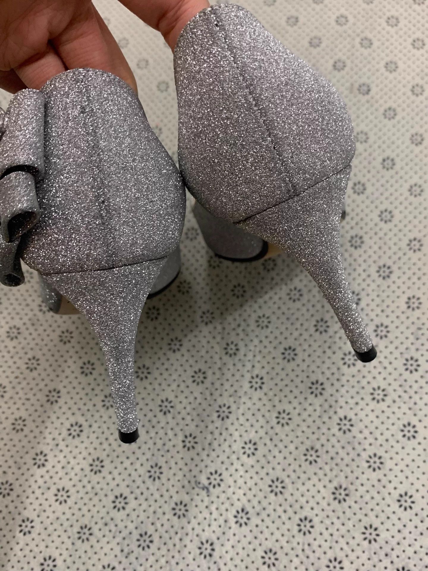 Sergio Rossi Sergio Rossi Silver Iridescent Bow Crystal Pumps 35.5 Size US 4.5 / IT 34.5 - 3 Thumbnail