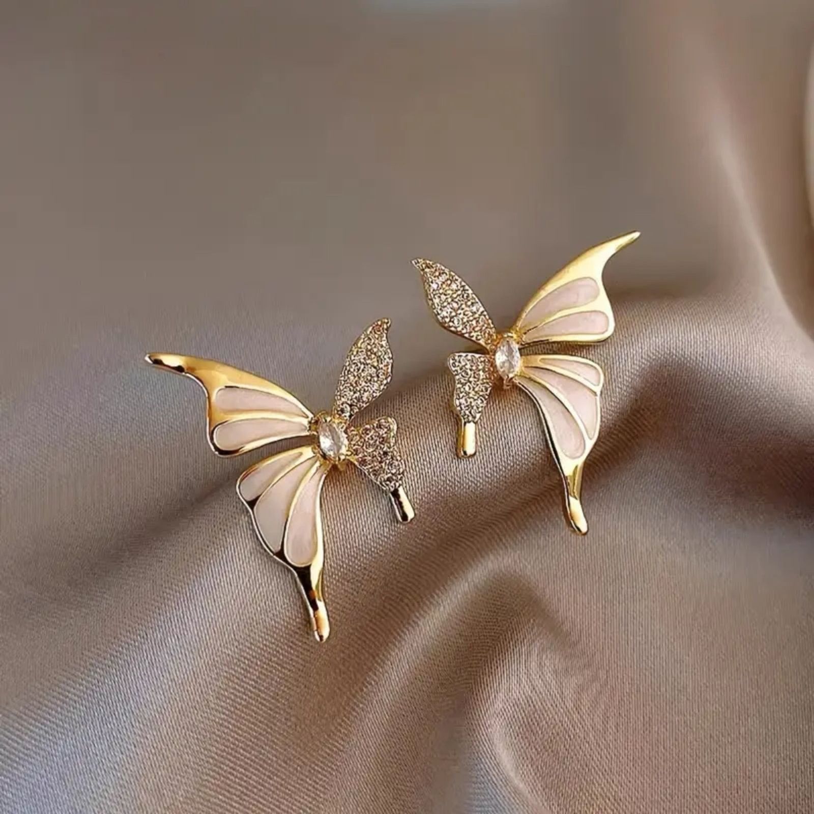 Other Wicked Silk Elegant Classy Golden Butterfly Winged Earrings Size ONE SIZE - 3 Thumbnail