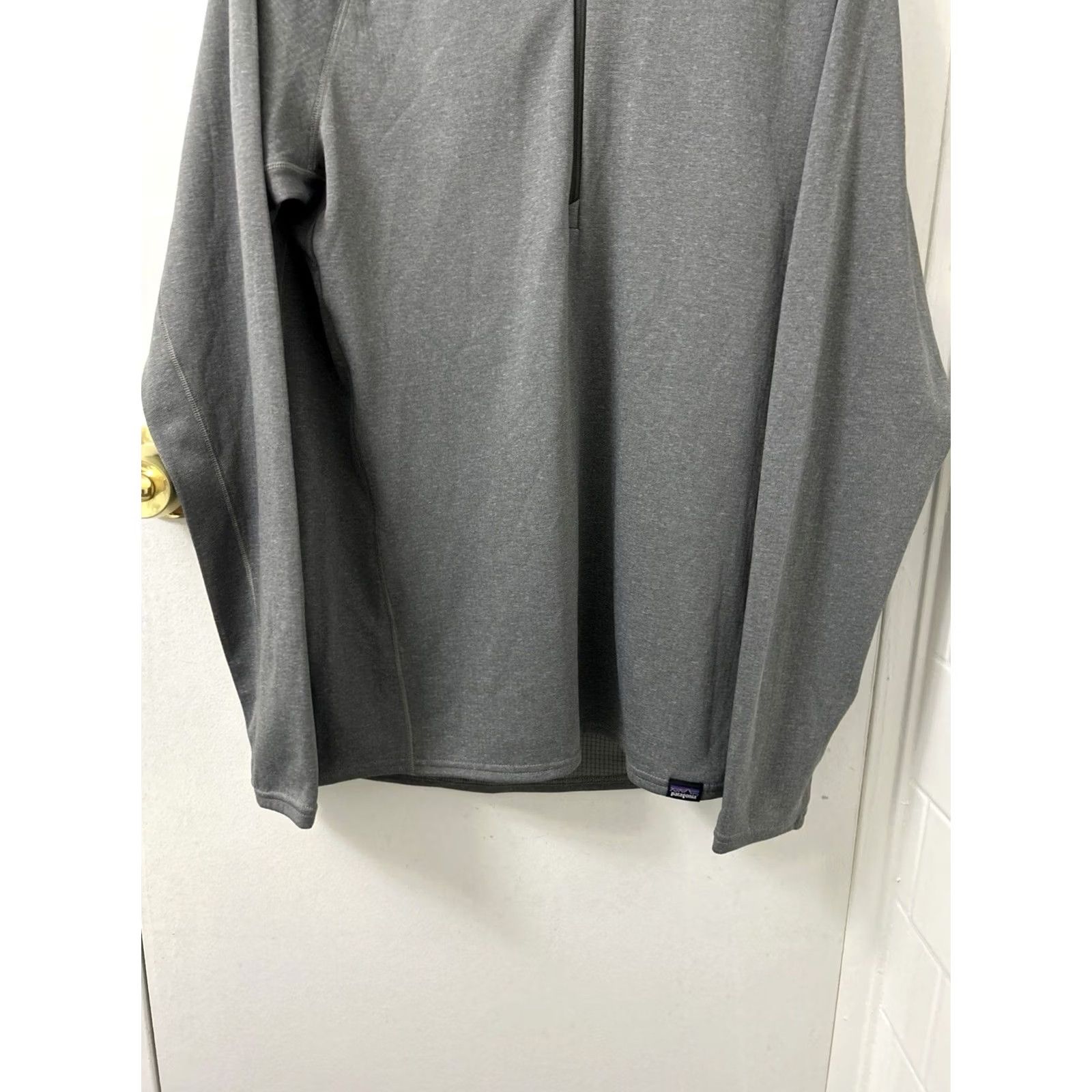 Patagonia Patagonia Capilene Base Layer Pullover Mens M Gray 1/4 Zip Quick Dry Breathable Mock Neck Long Sleeve Polyester Blend Knit 2018 44446 Size US M / EU 48-50 / 2 - 3 Thumbnail