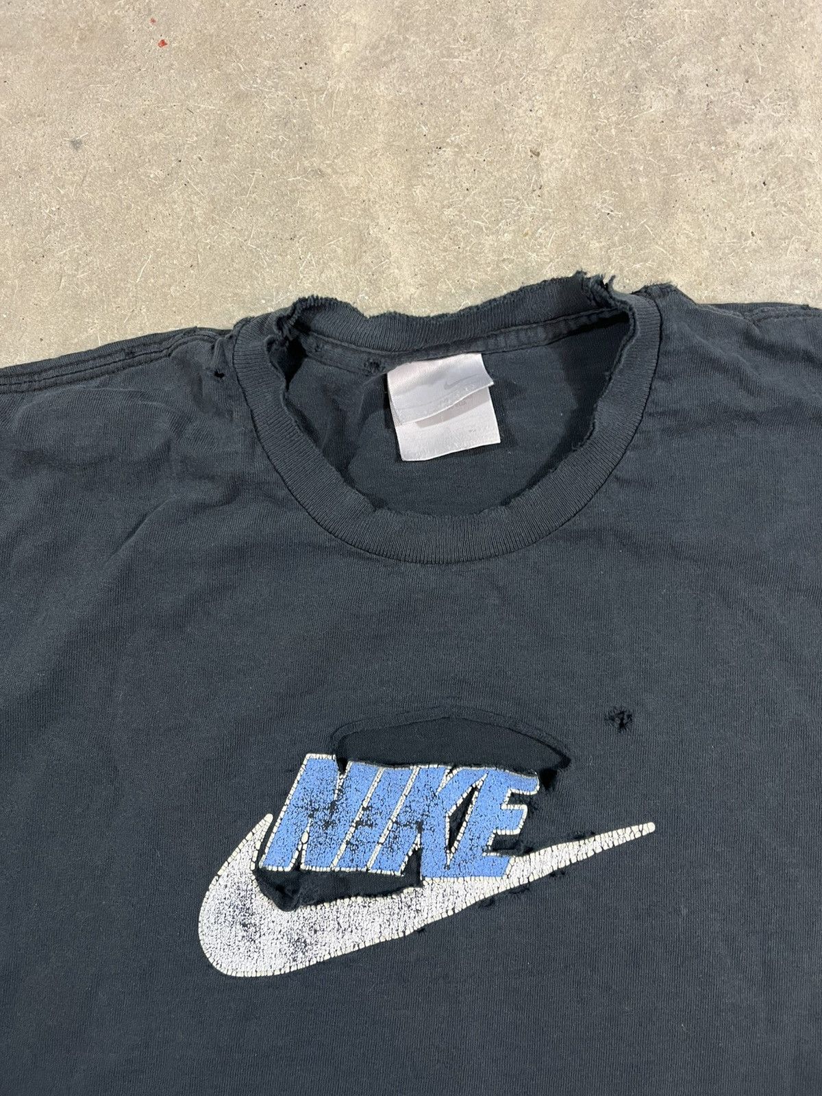 Nike Vintage Nike Logo T Shirt Distressed Faded Black Size US M / EU 48-50 / 2 - 3 Thumbnail