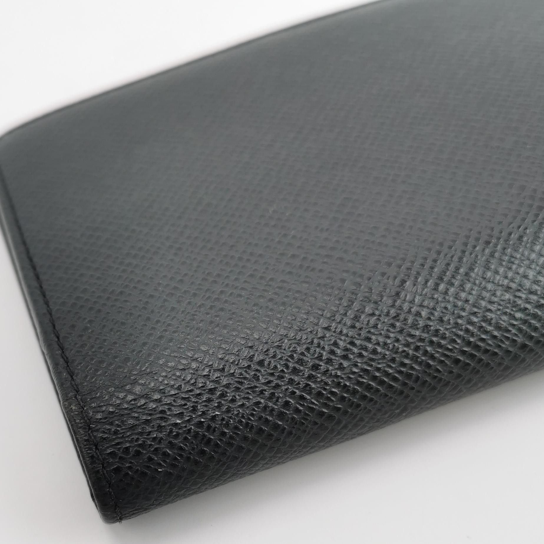 Louis Vuitton Louis Vuitton (LV) Brazza leather solid color bi-fold walle Size ONE SIZE - 9 Thumbnail
