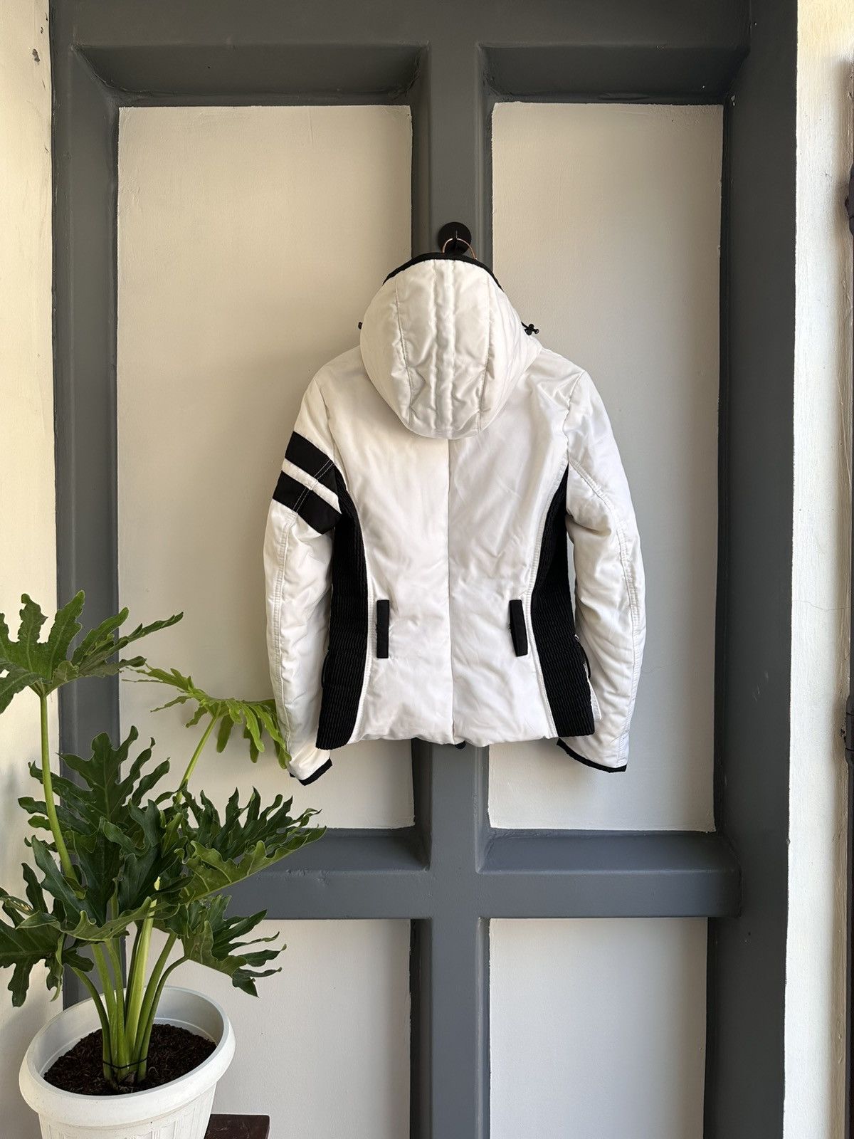 Moncler Moncler joyce vintage big logo patch jacket Size XS / US 0-2 / IT 36-38 - 7 Thumbnail