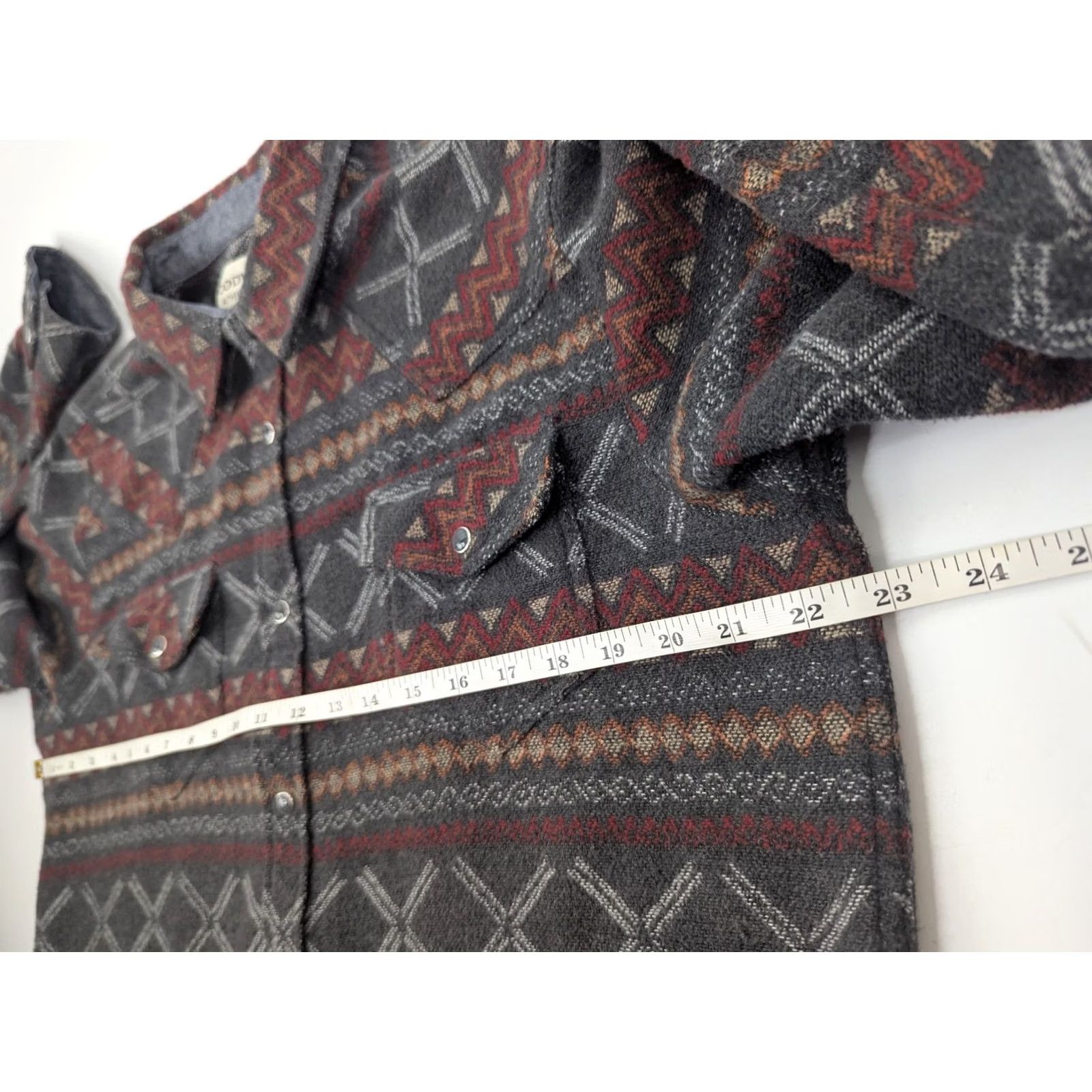Cody James Cody James Shirt Mens L Southwestern Pearl Snap Long Sleeve Shacket Flannel Color: Gray Red Size US L / EU 52-54 / 3 - 6 Thumbnail