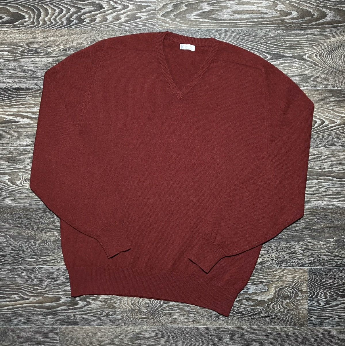 BARRIE 100% Super Geelong Lambswool V-neck Sweater