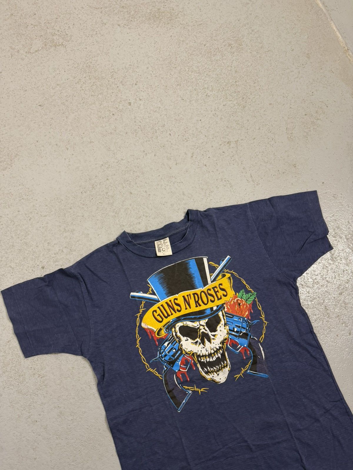 Band Tees Vintage 80s Guns N Roses Single Stitch Deadstock T-Shirt Size US XL / EU 56 / 4 - 2 Thumbnail