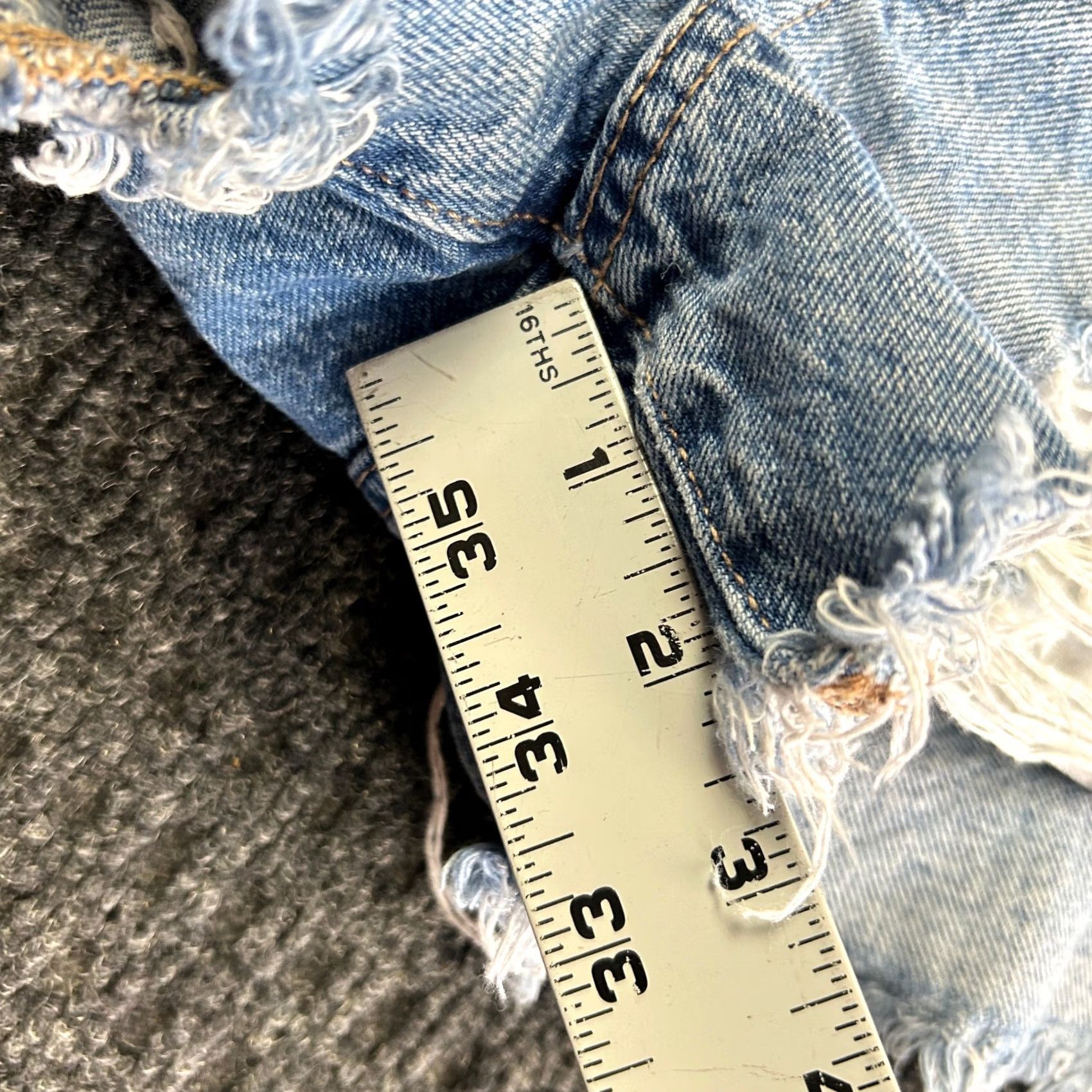 American Eagle Outfitters American Eagle Outfitters Women’s Jeans Shorts 0 Distressed Denim Cut-Off Fringe 2” Blue Pocket 5-Pocket Logo Vintage No 26W Size 25" / US 0 / IT 36 - 6 Thumbnail